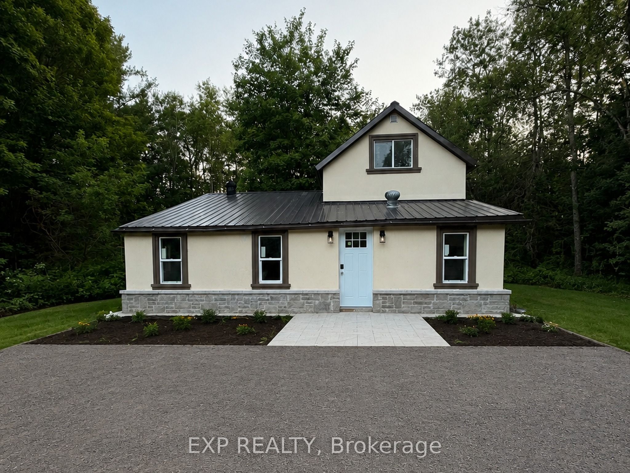 137 Old North Road S Property Photo 1