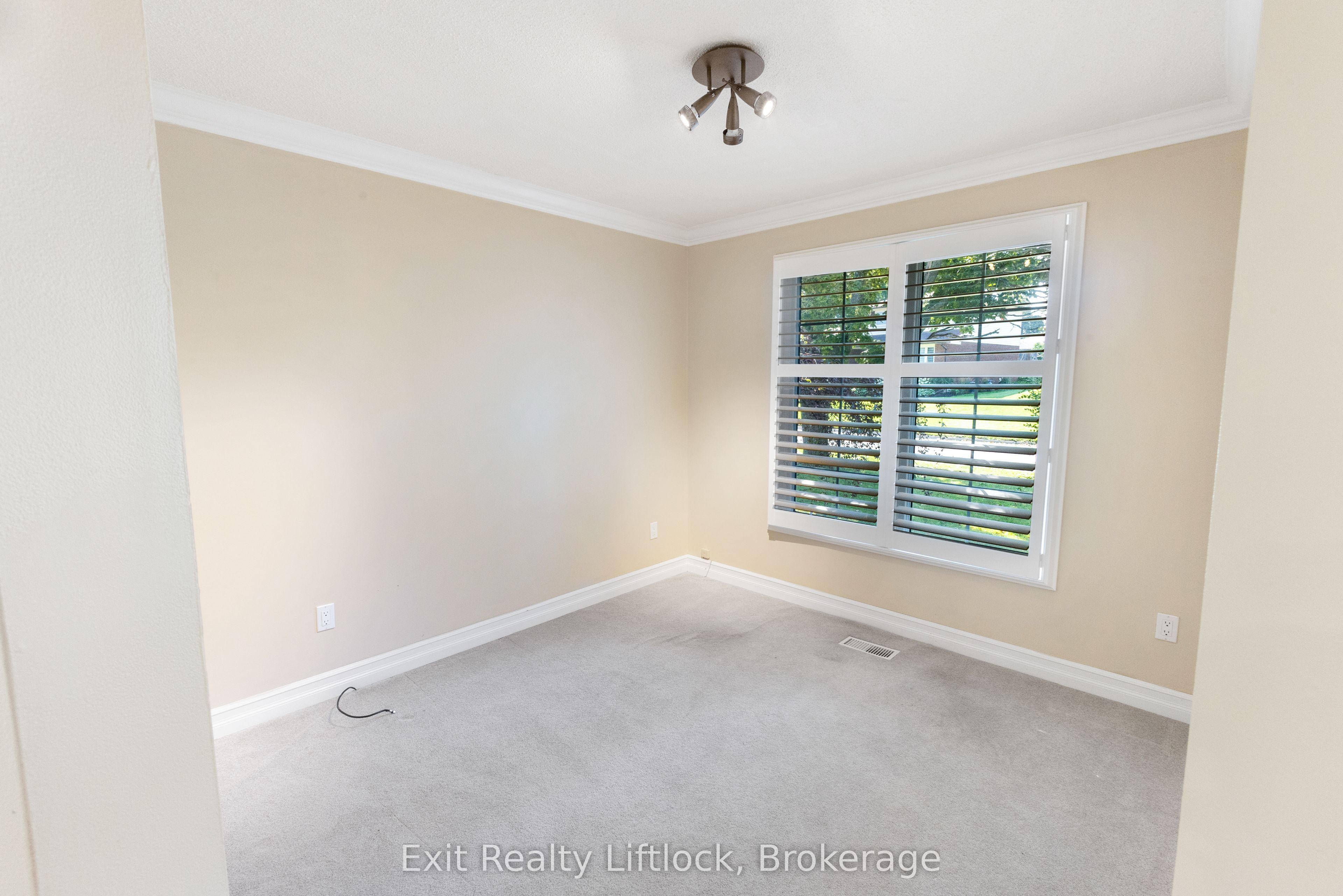 958 Smithside Court Property Photo 10