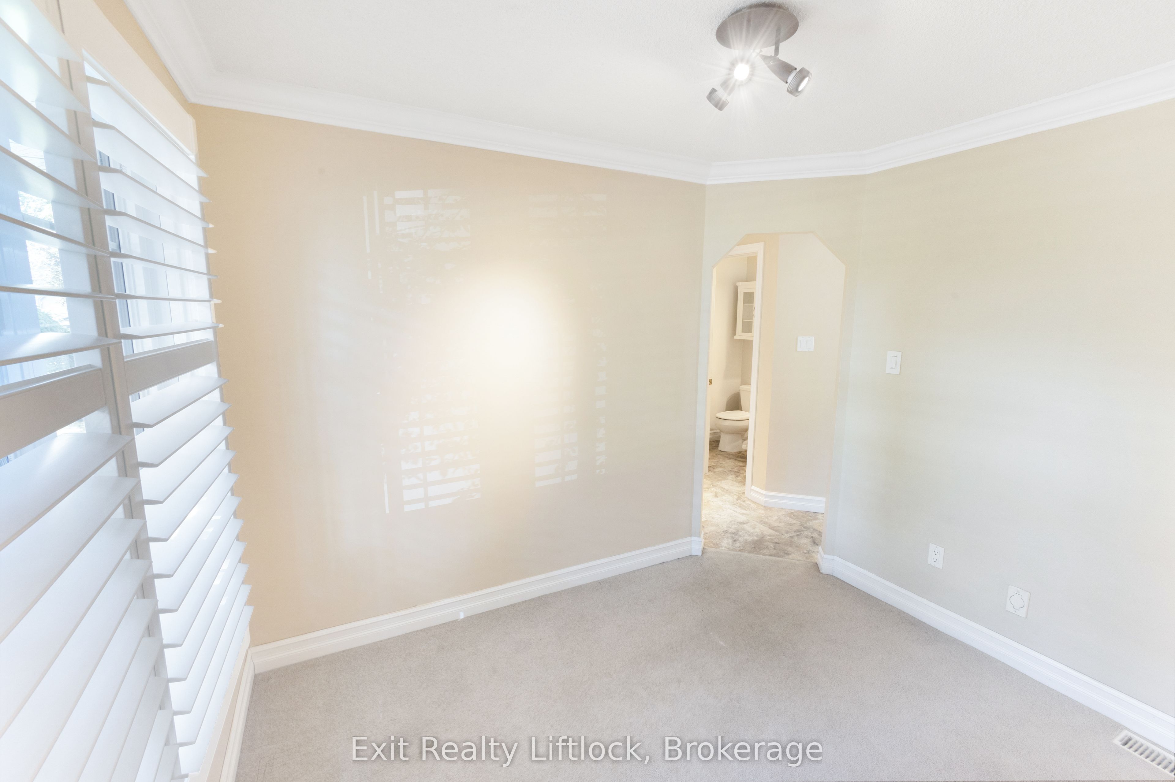 958 Smithside Court Property Photo 11