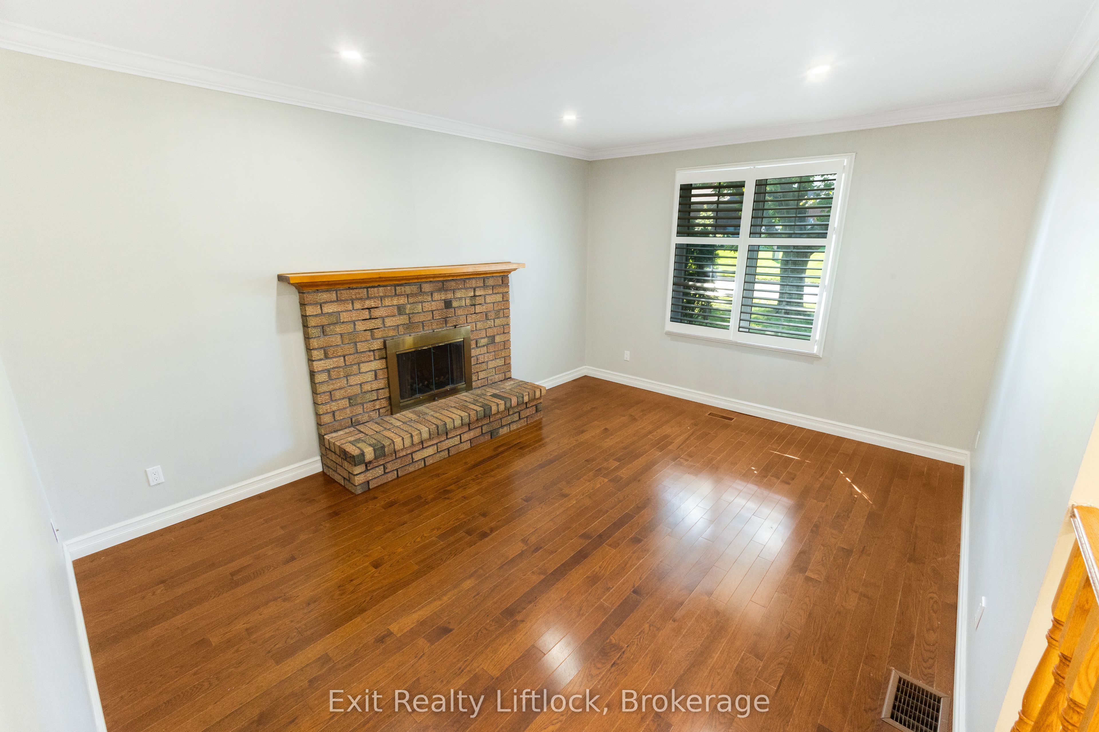 958 Smithside Court Property Photo 15