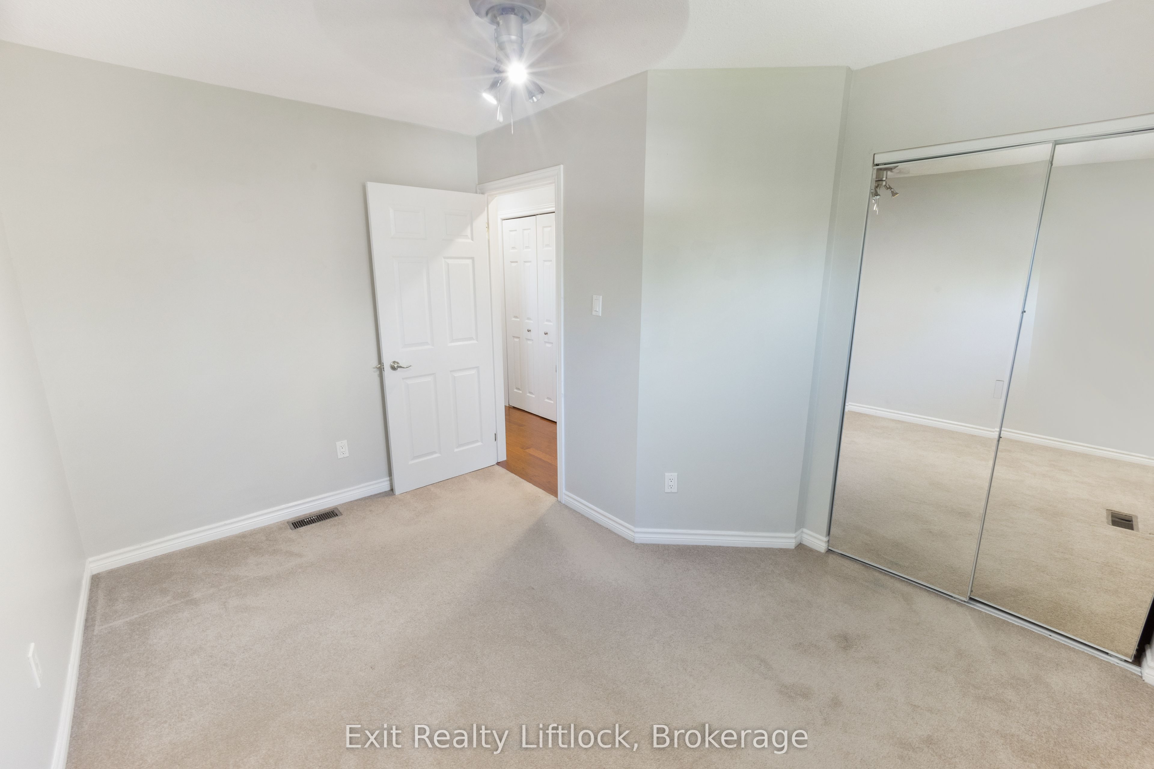 958 Smithside Court Property Photo 19
