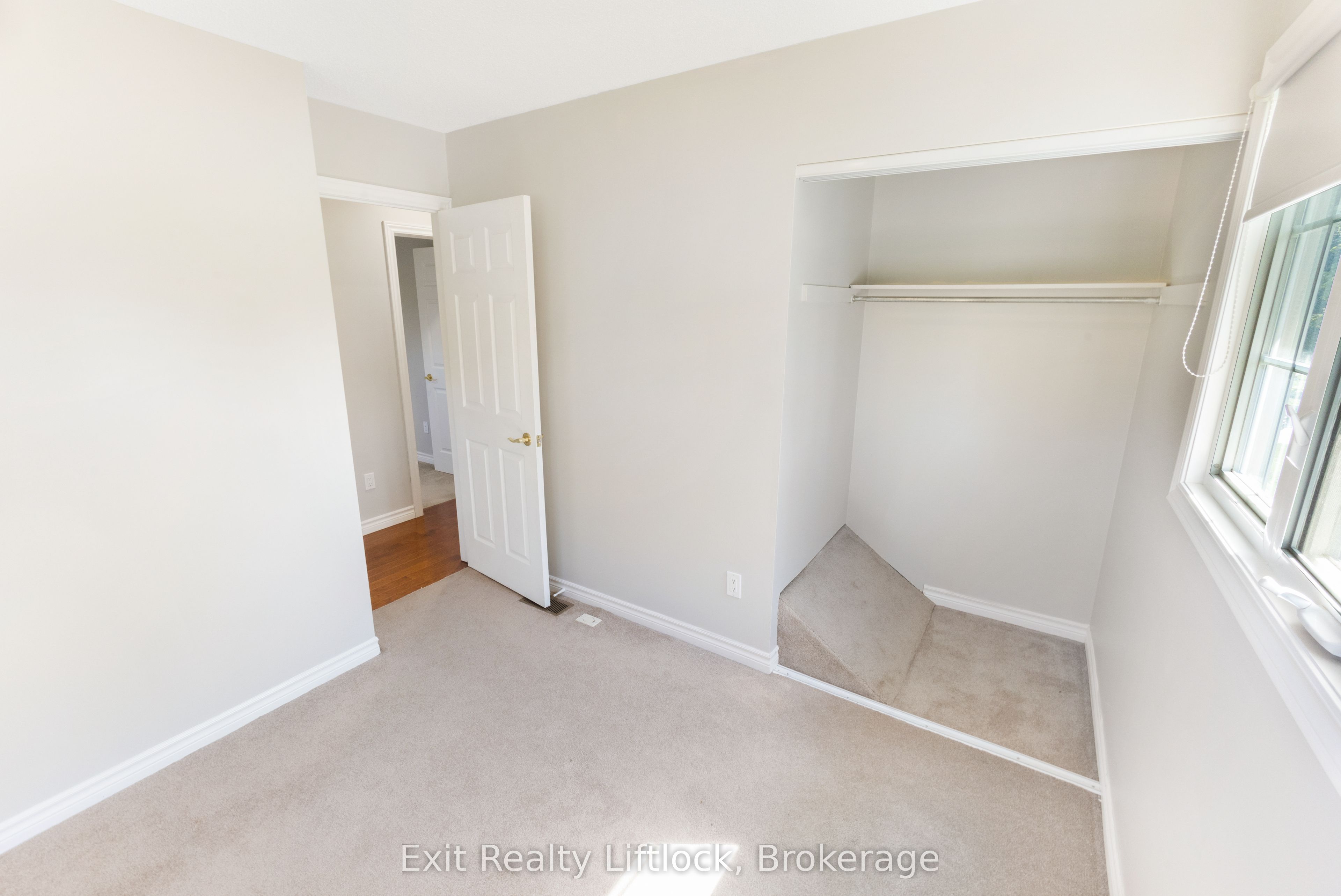 958 Smithside Court Property Photo 22