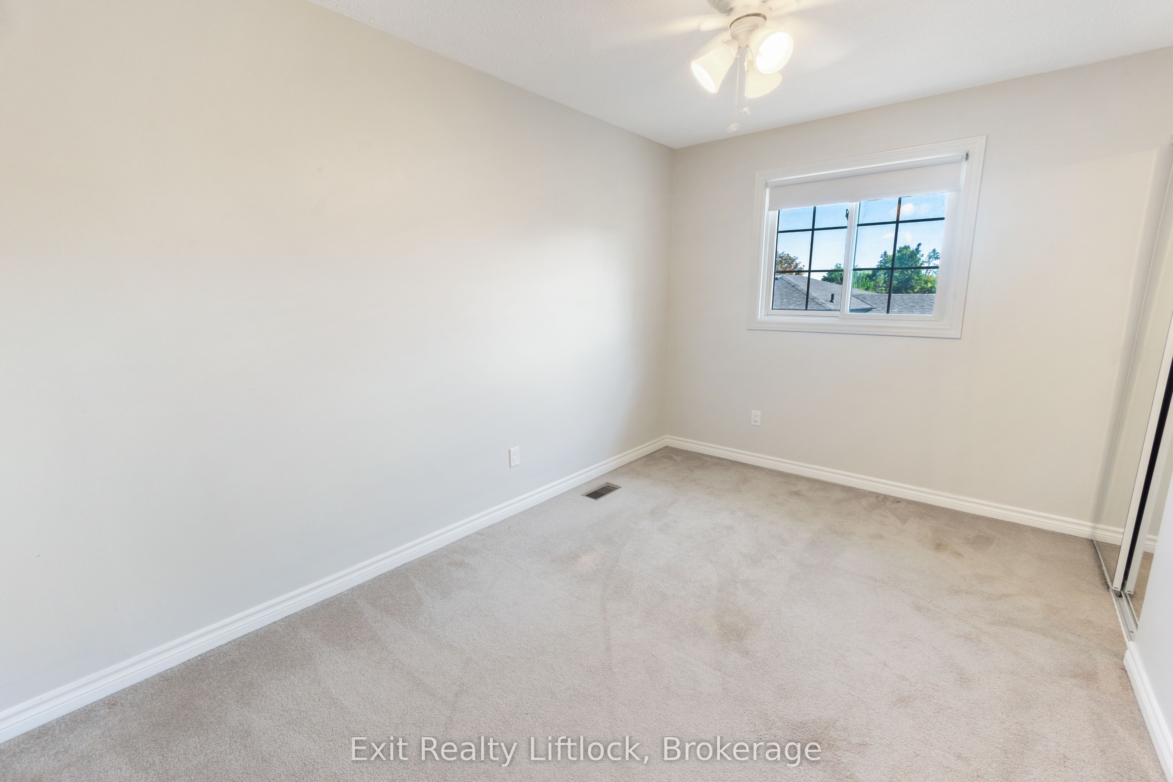 958 Smithside Court Property Photo 26