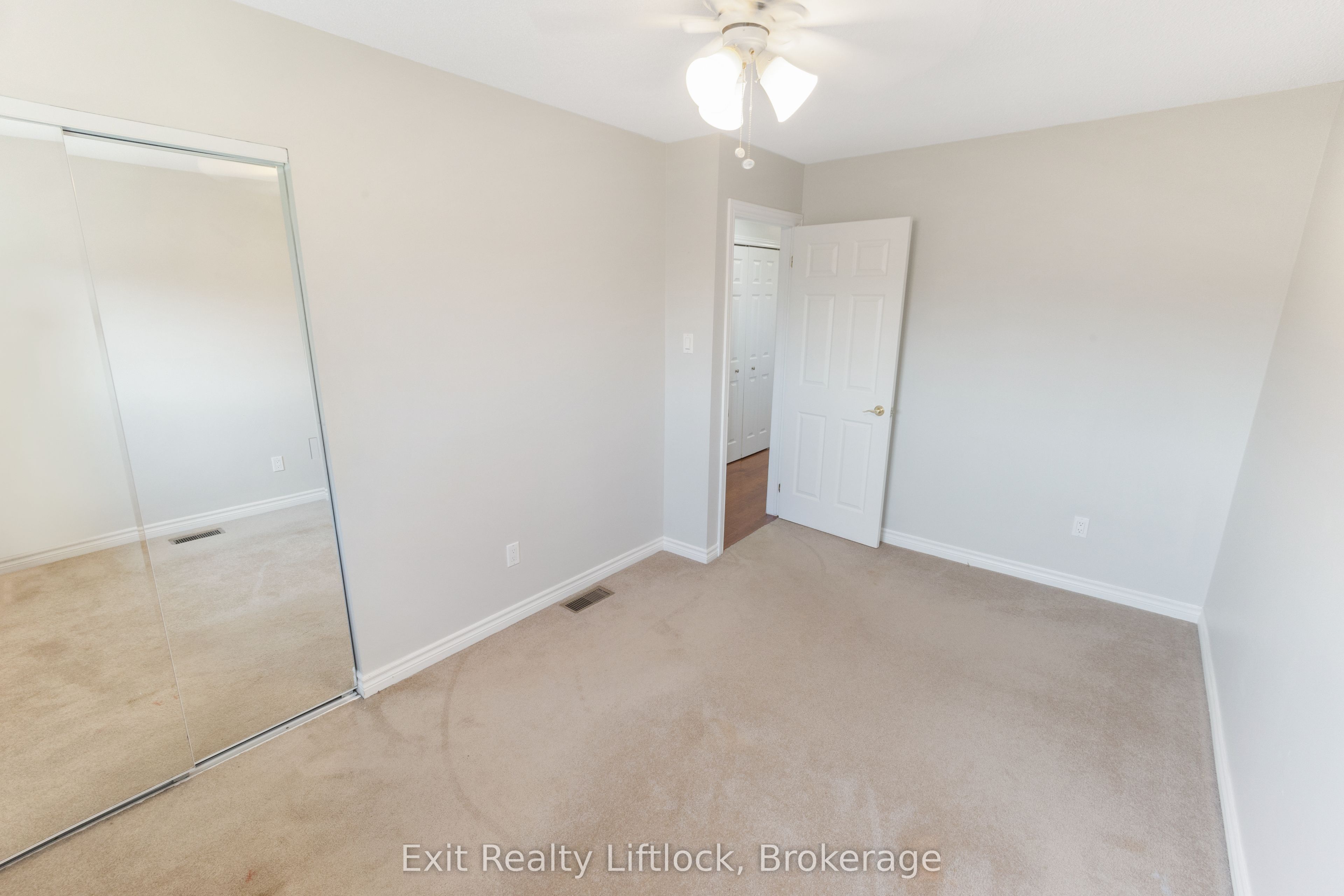 958 Smithside Court Property Photo 27