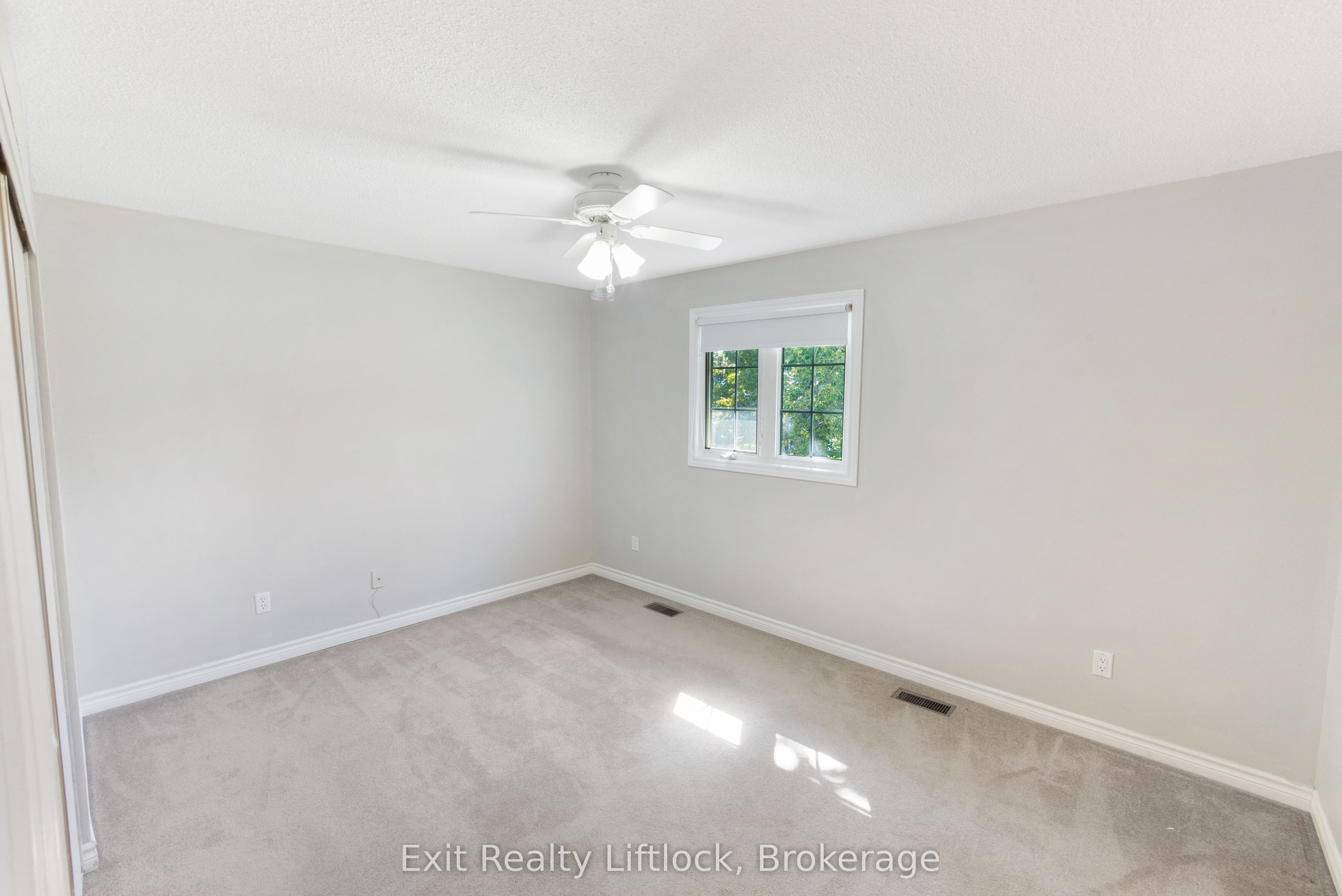 958 Smithside Court Property Photo 28