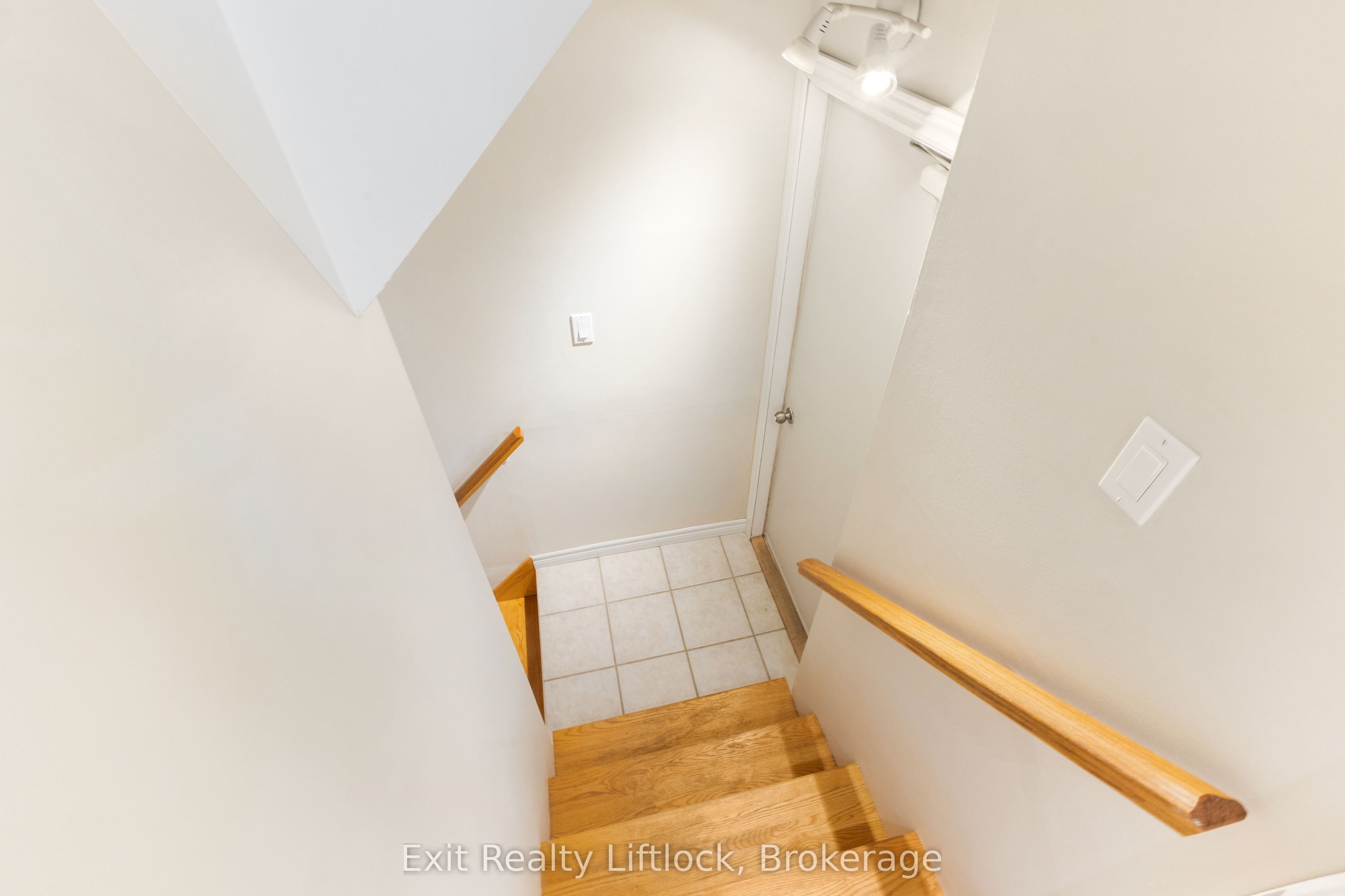 958 Smithside Court Property Photo 34