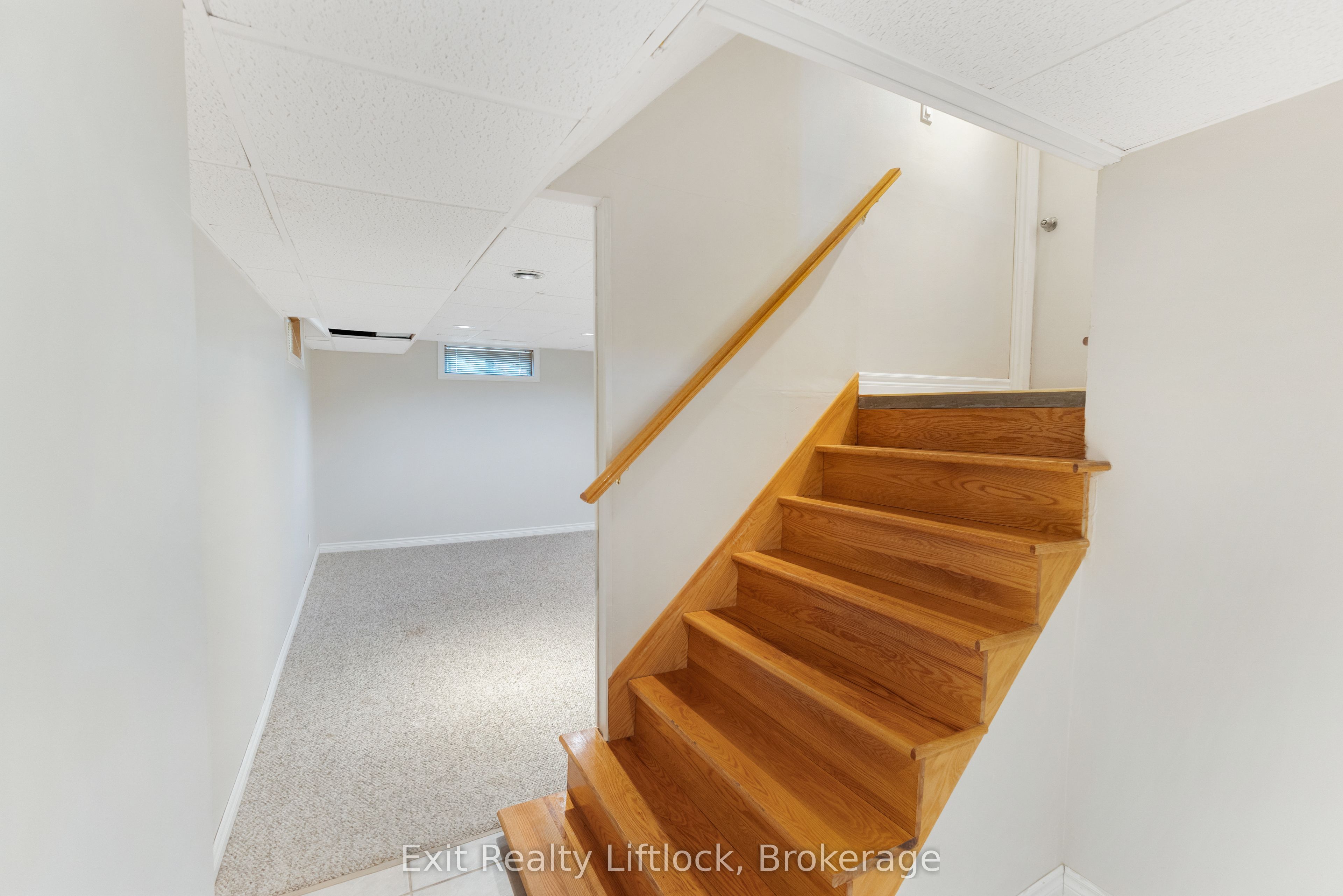 958 Smithside Court Property Photo 39