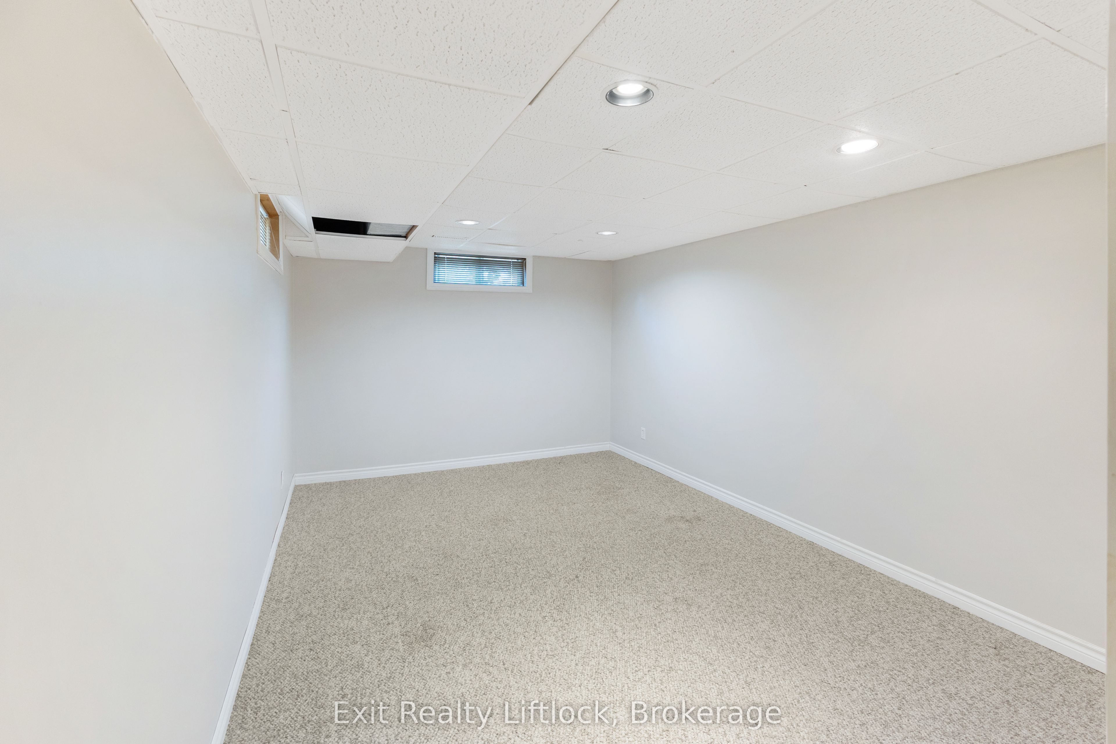 958 Smithside Court Property Photo 40