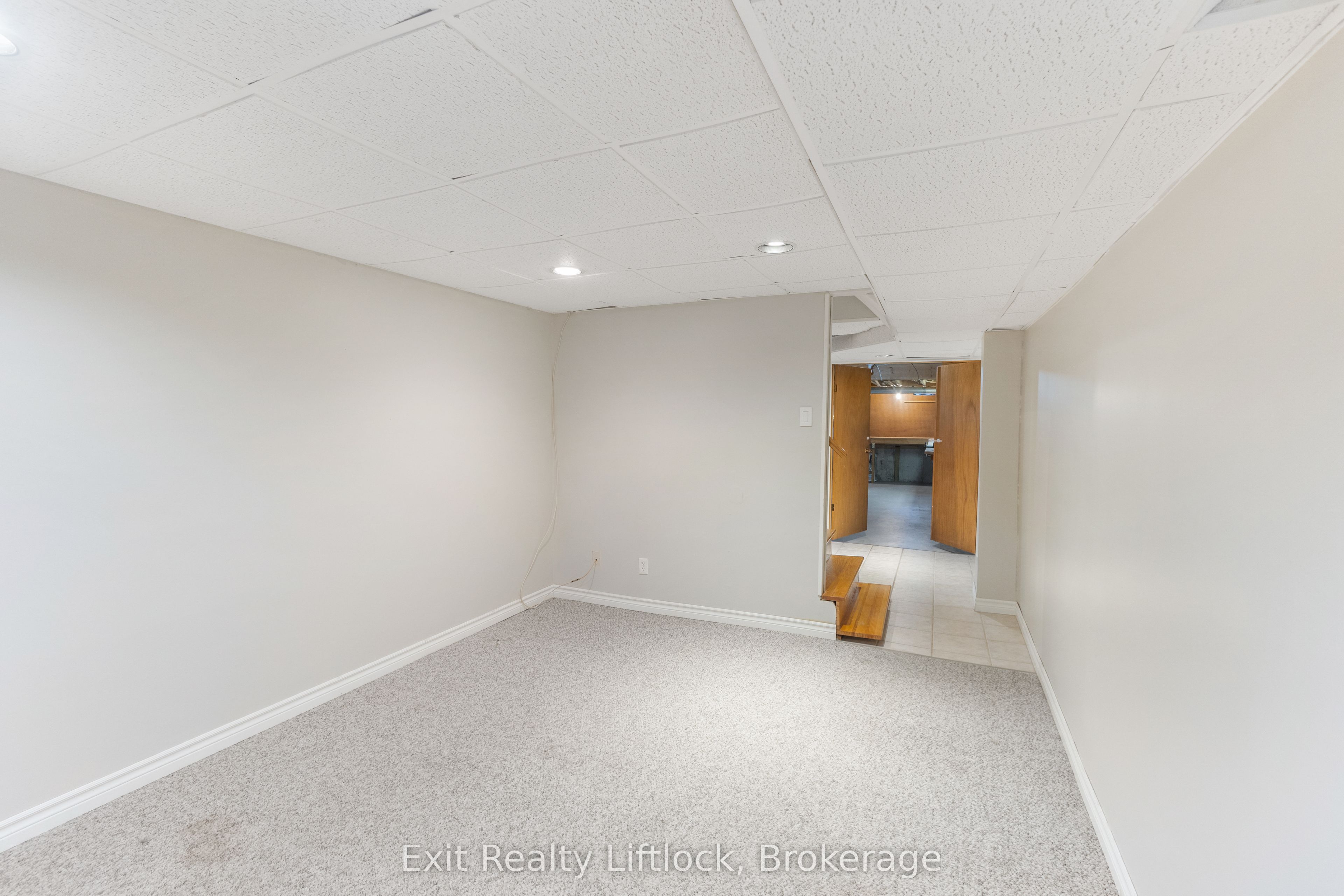 958 Smithside Court Property Photo 42