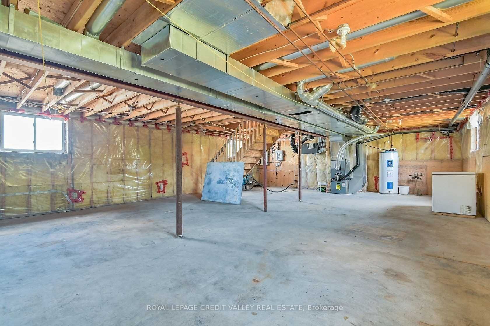 384169 20th Side Road N Property Photo 17