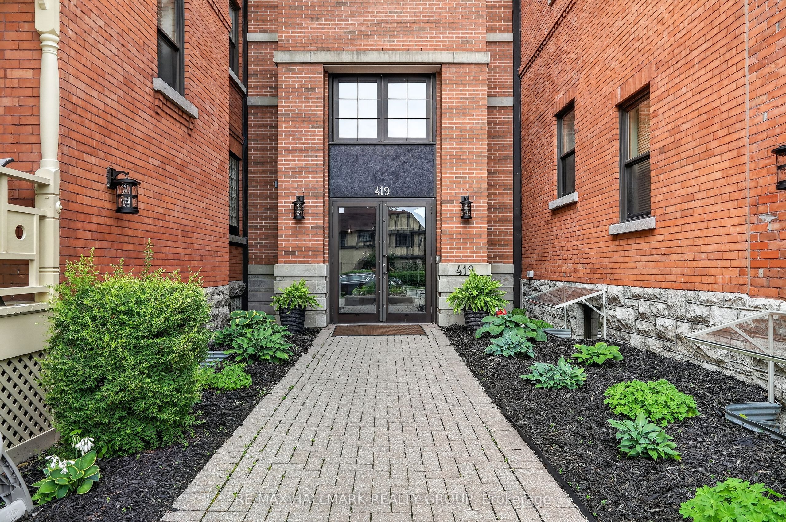 419 Laurier Avenue E 101 Property Photo 1