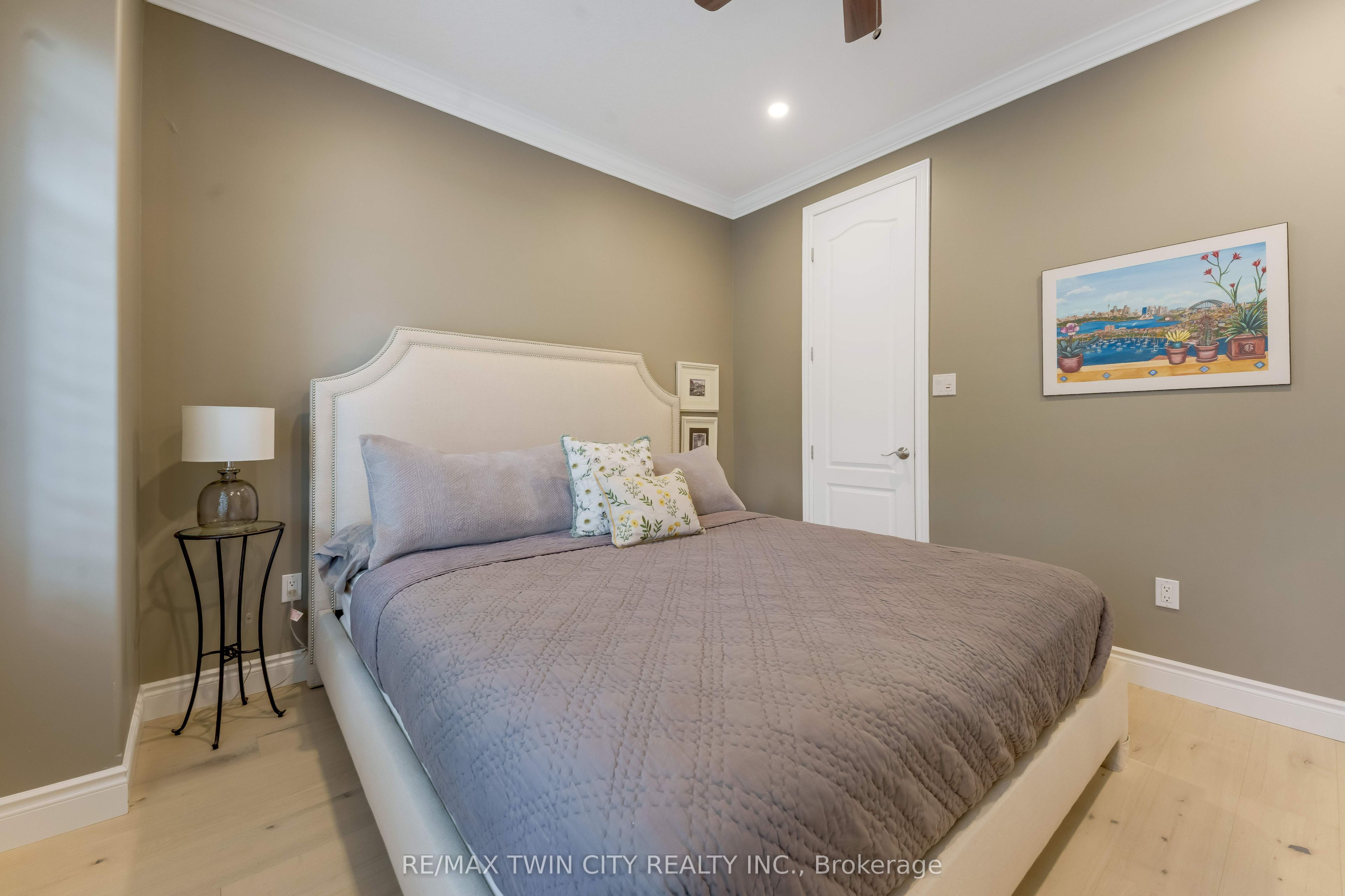 213 Edgewater Crescent Property Photo 6