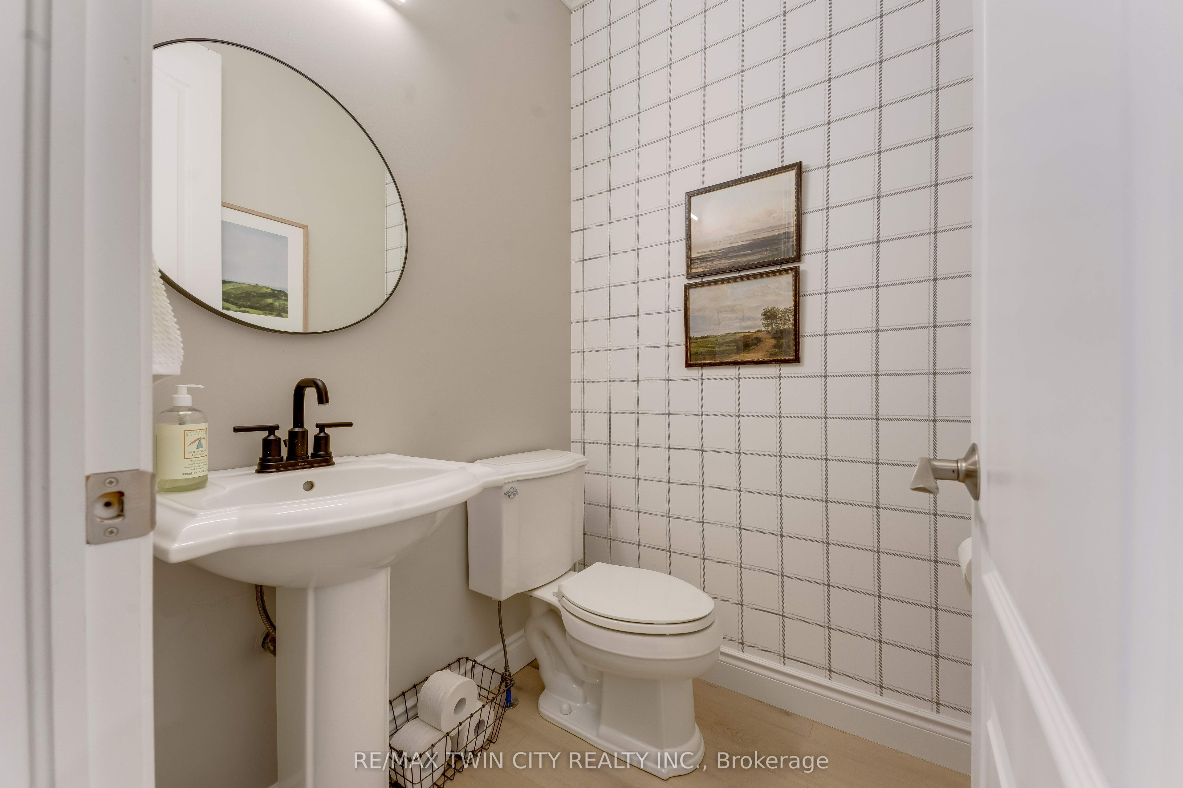 213 Edgewater Crescent Property Photo 8