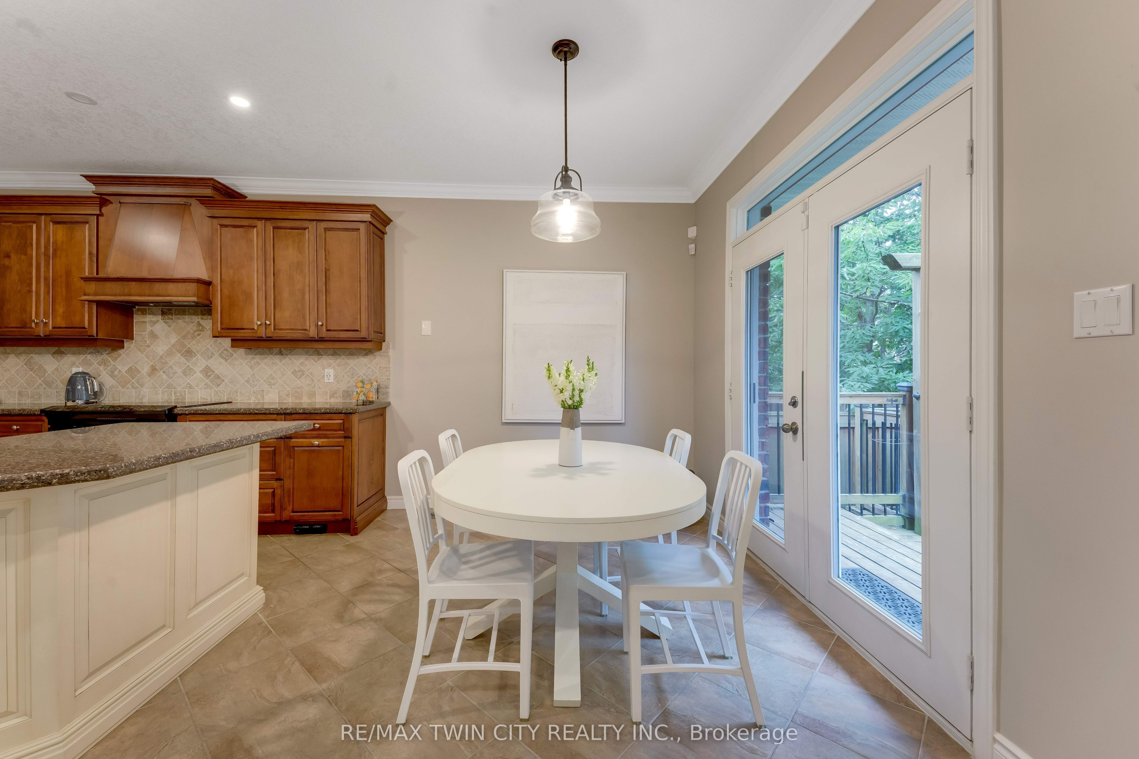 213 Edgewater Crescent Property Photo 14