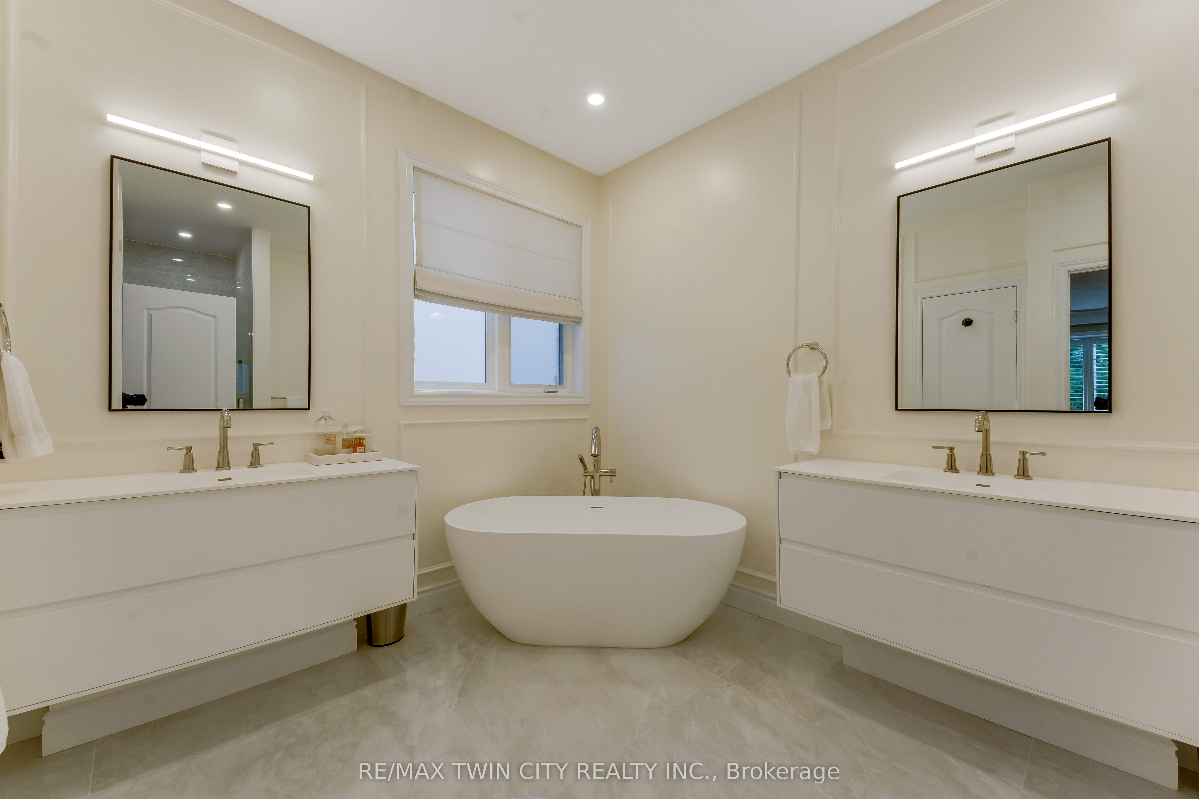 213 Edgewater Crescent Property Photo 25