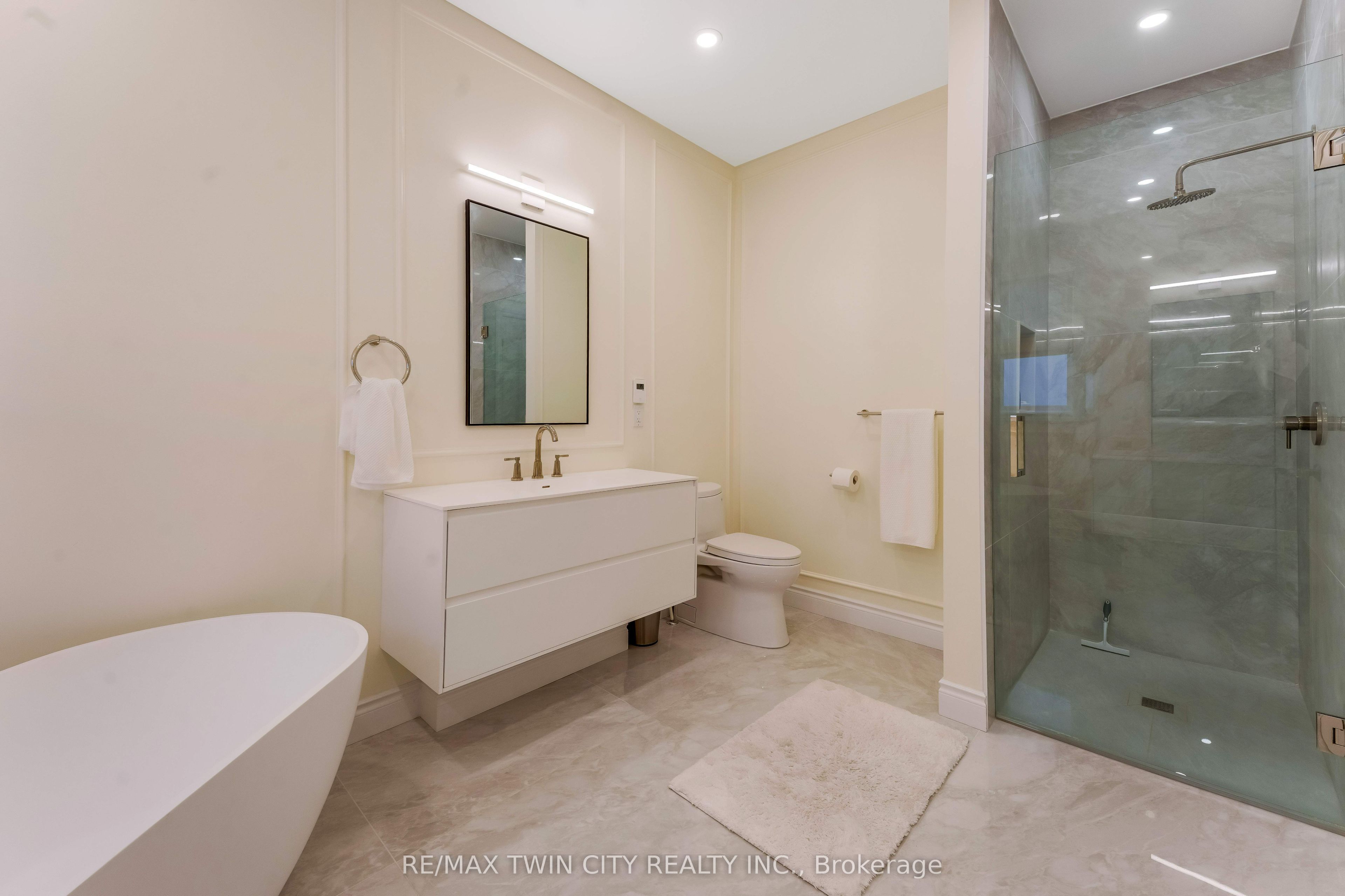 213 Edgewater Crescent Property Photo 27