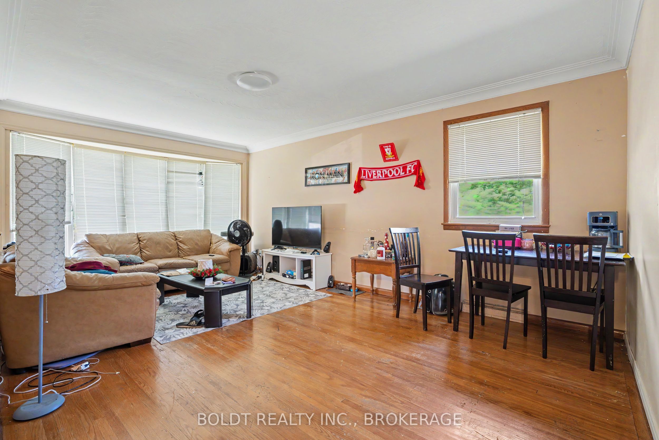 5568 Drummond Road Property Photo 2