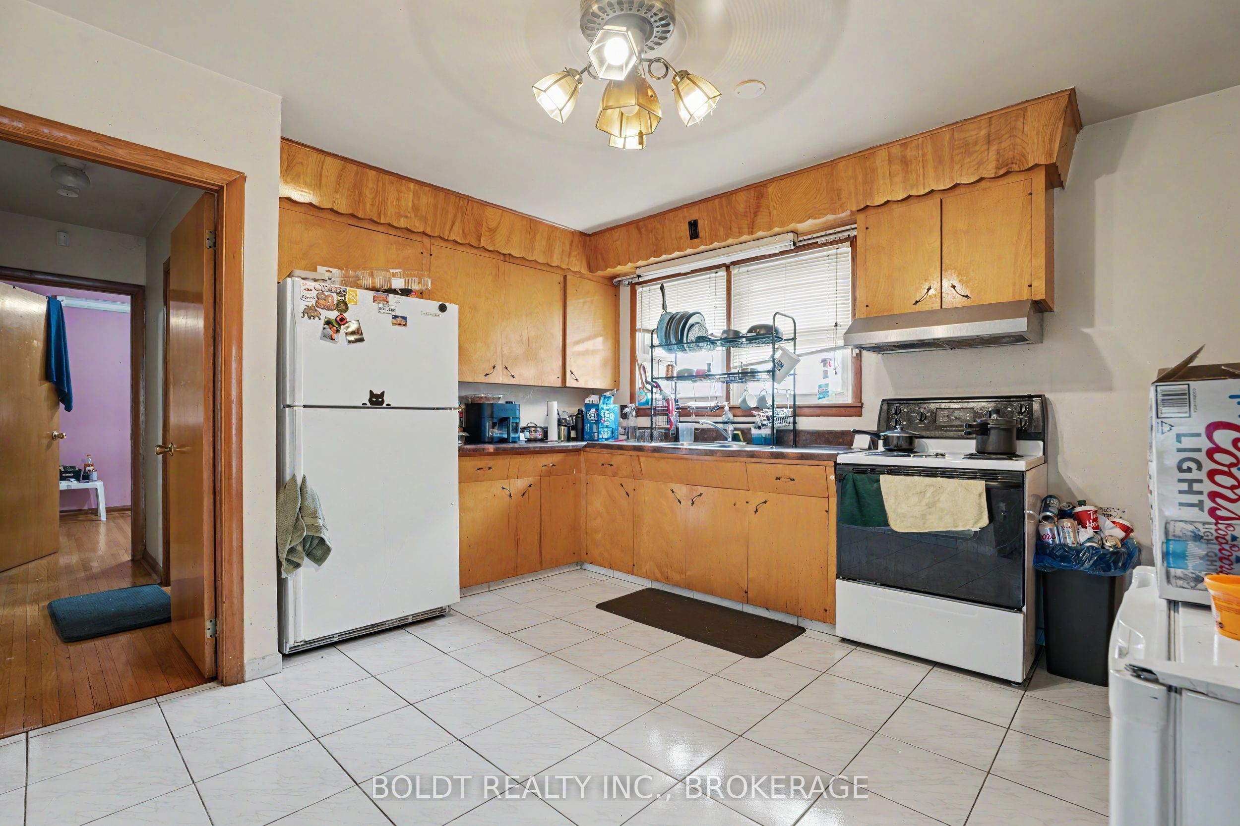 5568 Drummond Road Property Photo 3