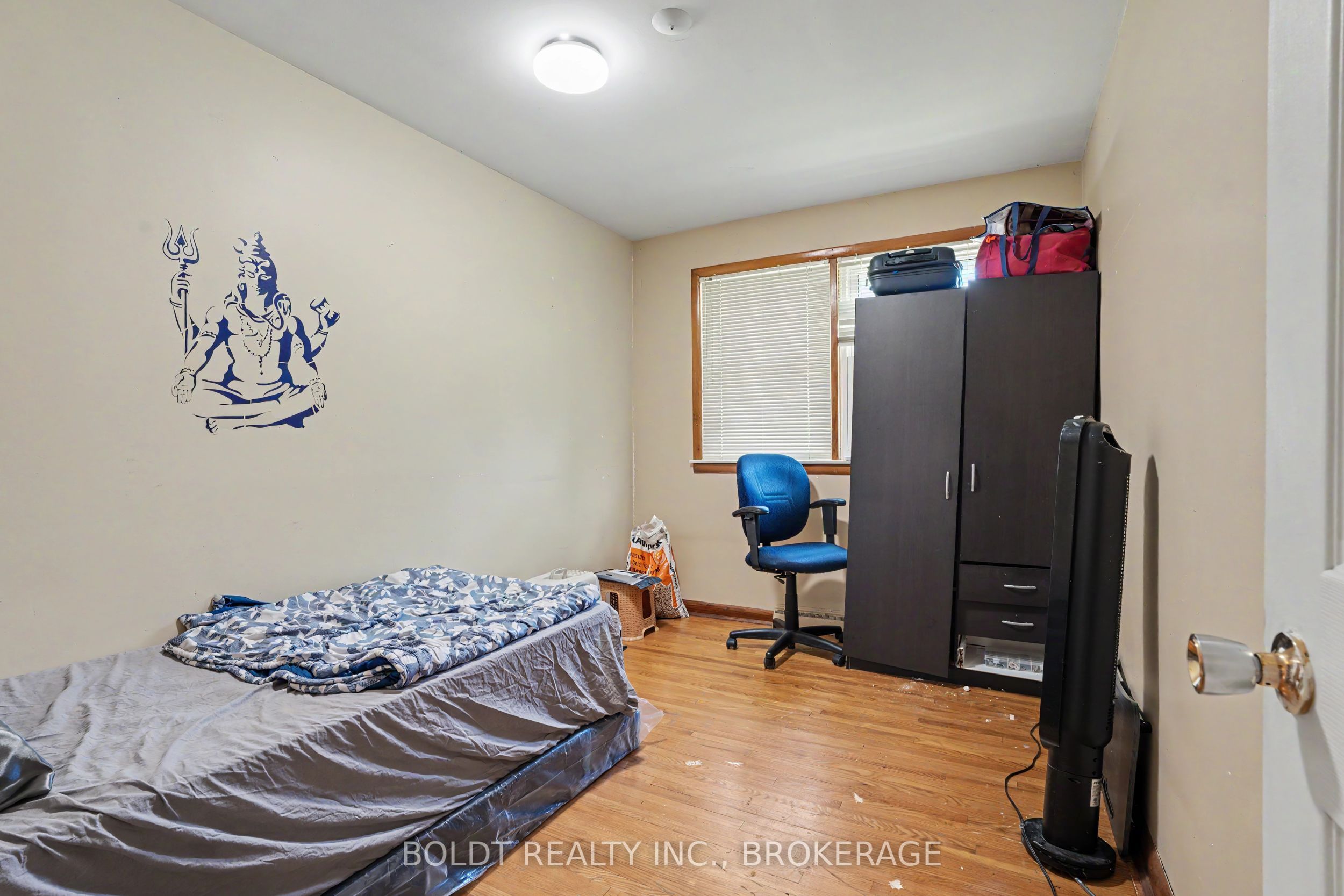 5568 Drummond Road Property Photo 4