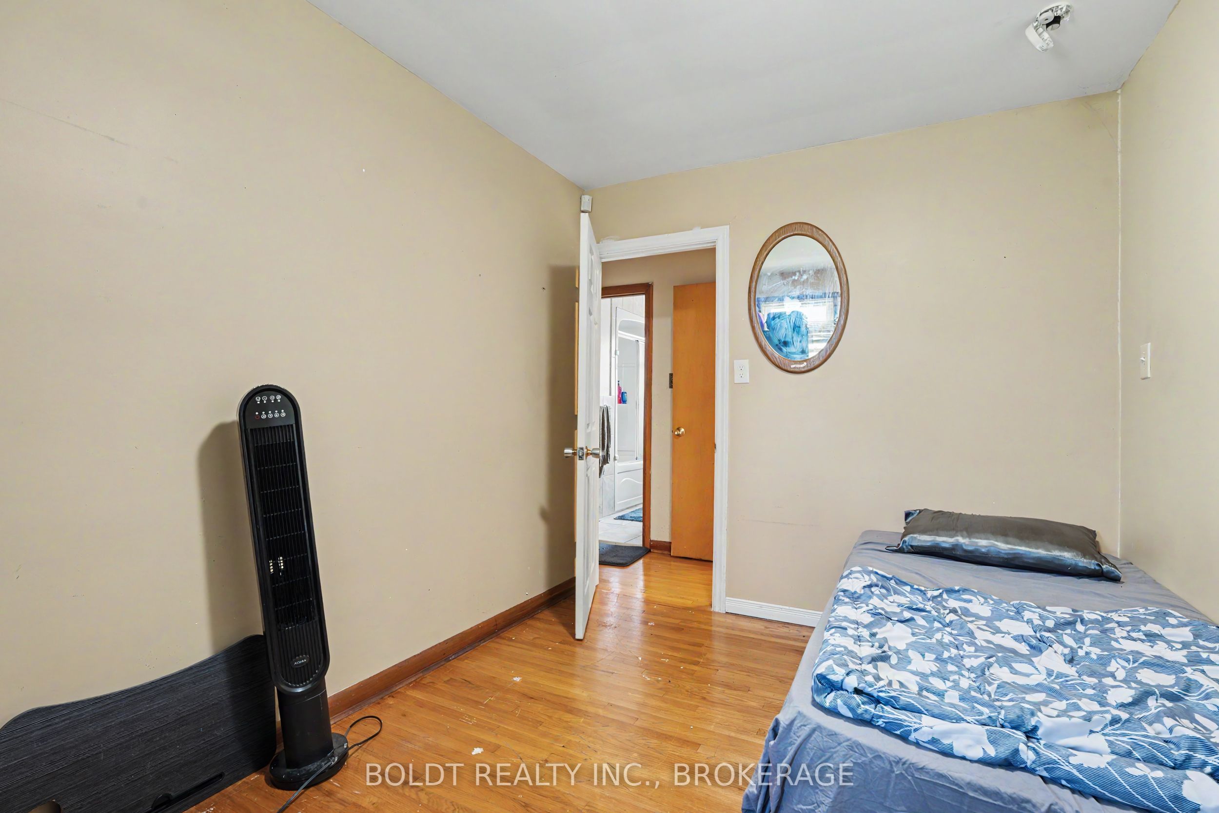 5568 Drummond Road Property Photo 5