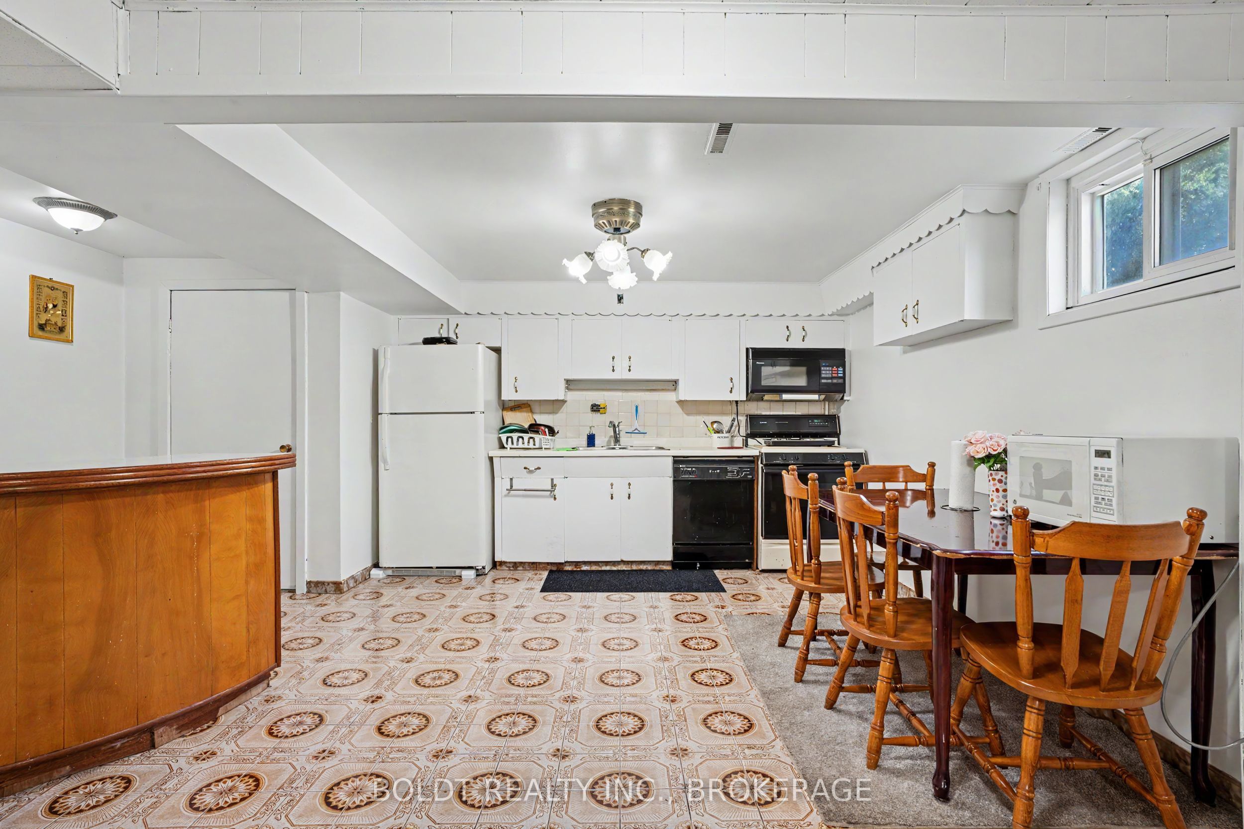 5568 Drummond Road Property Photo 12