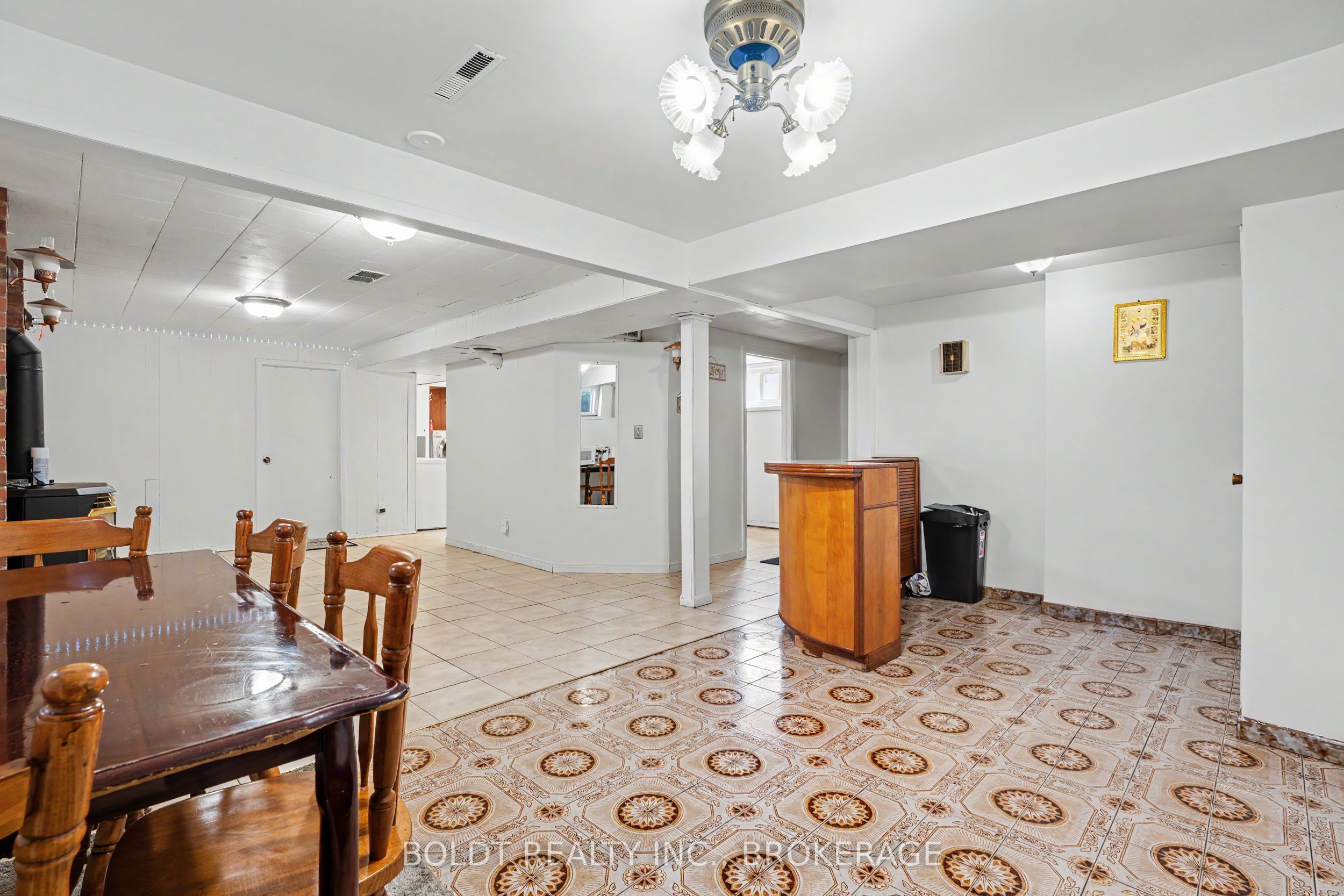 5568 Drummond Road Property Photo 13
