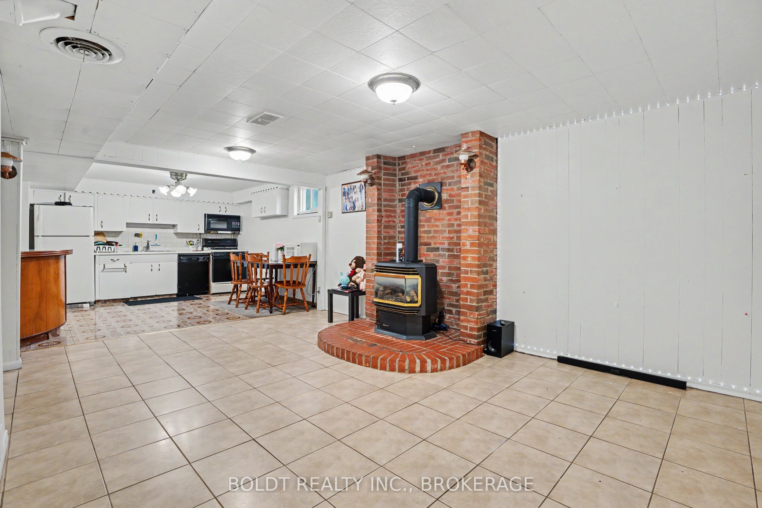 5568 Drummond Road Property Photo 14