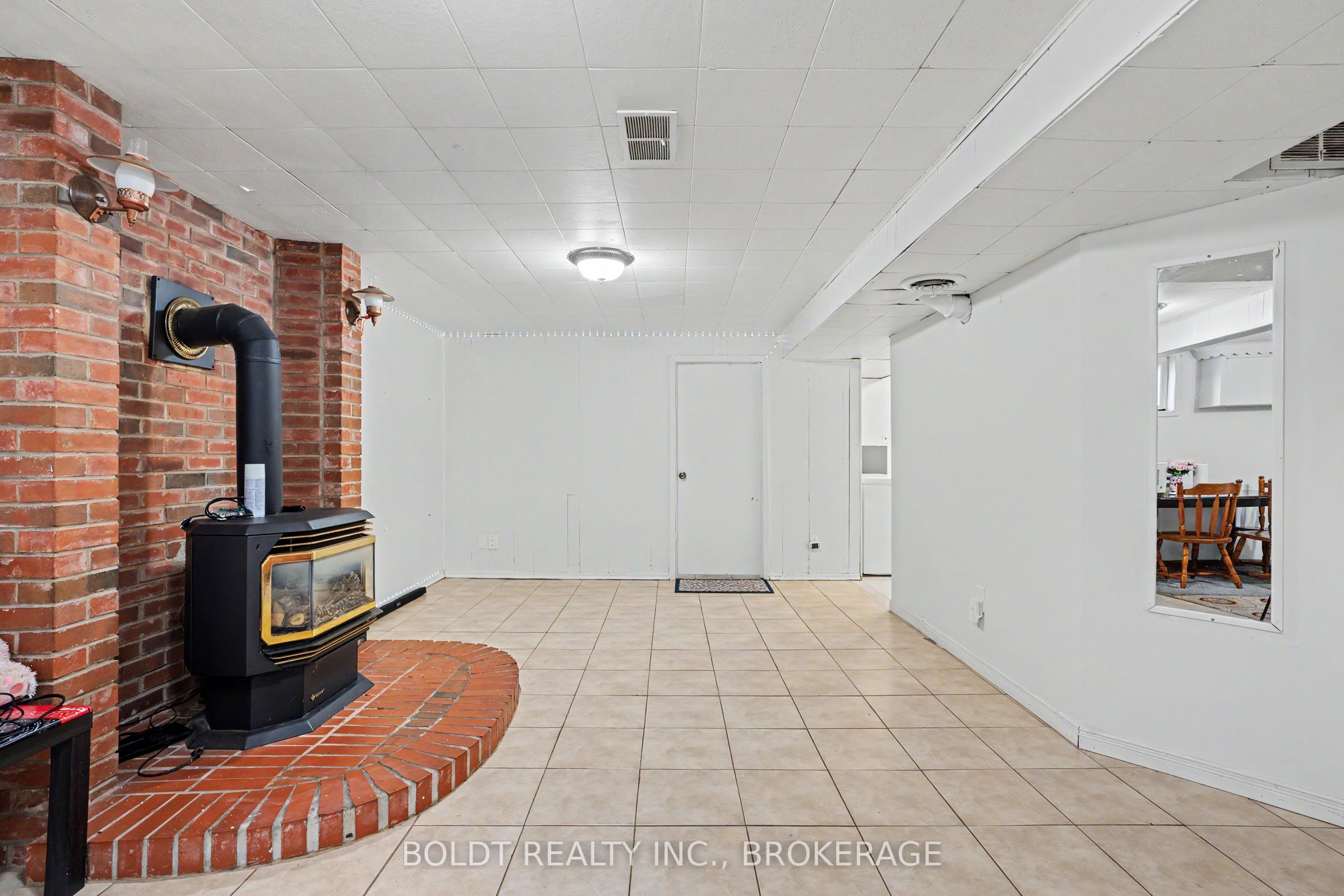 5568 Drummond Road Property Photo 15