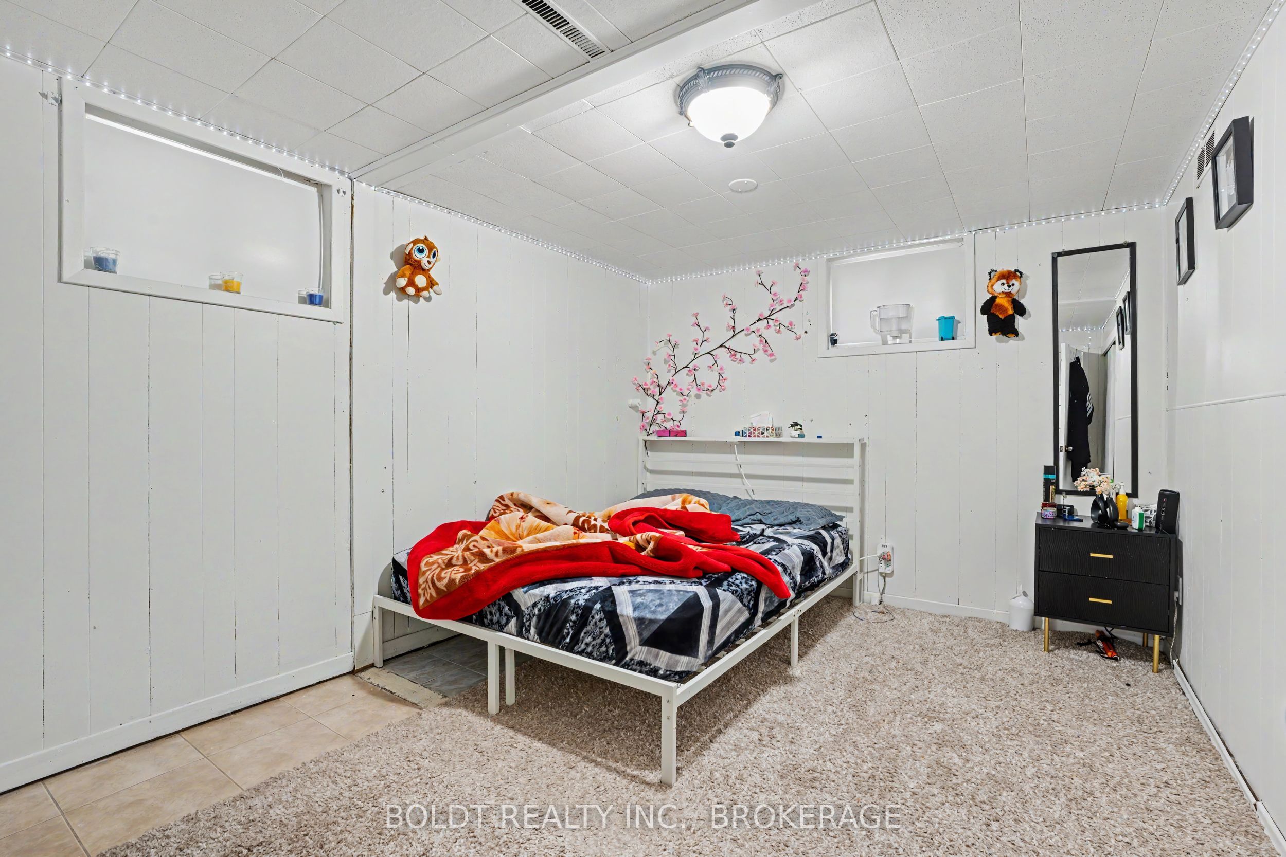 5568 Drummond Road Property Photo 17