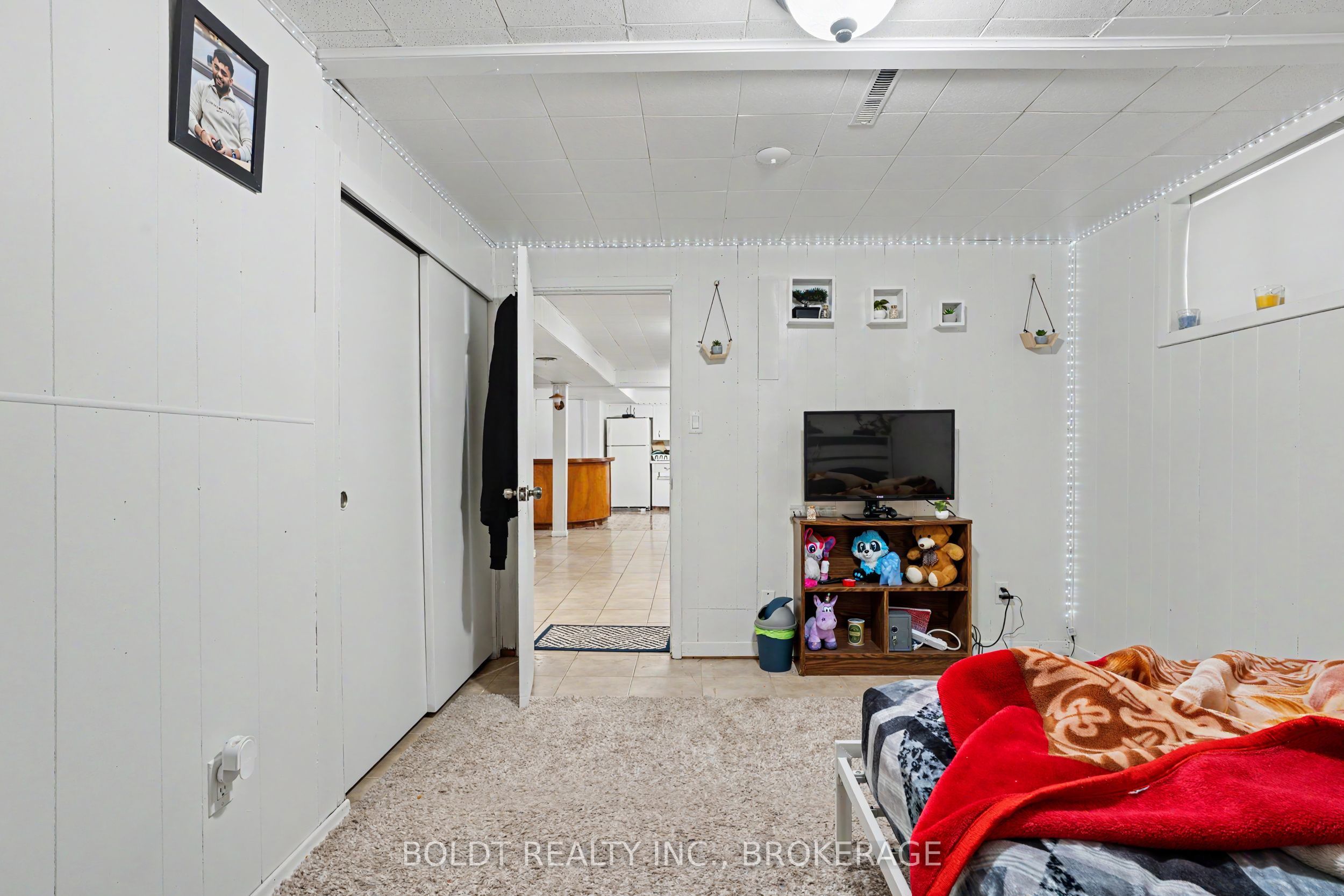 5568 Drummond Road Property Photo 18