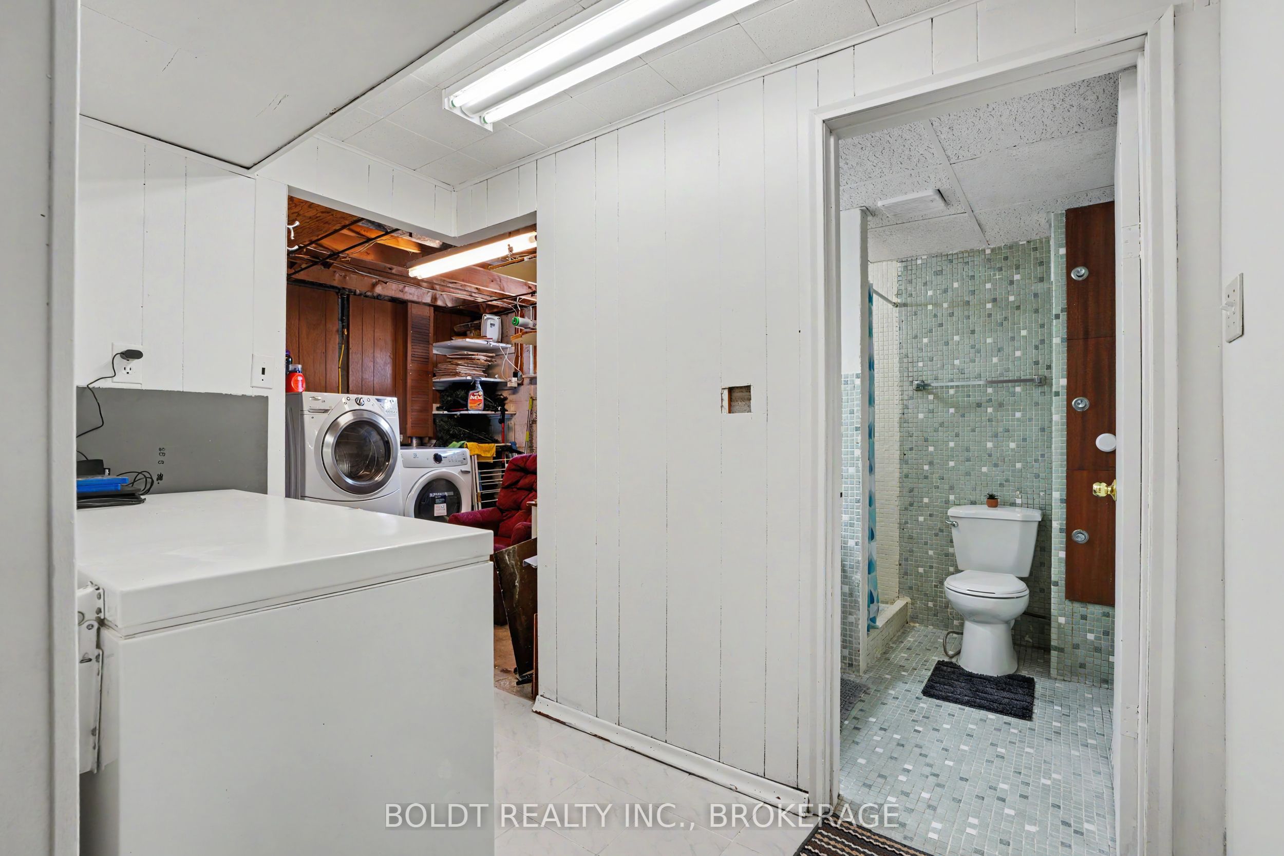 5568 Drummond Road Property Photo 19