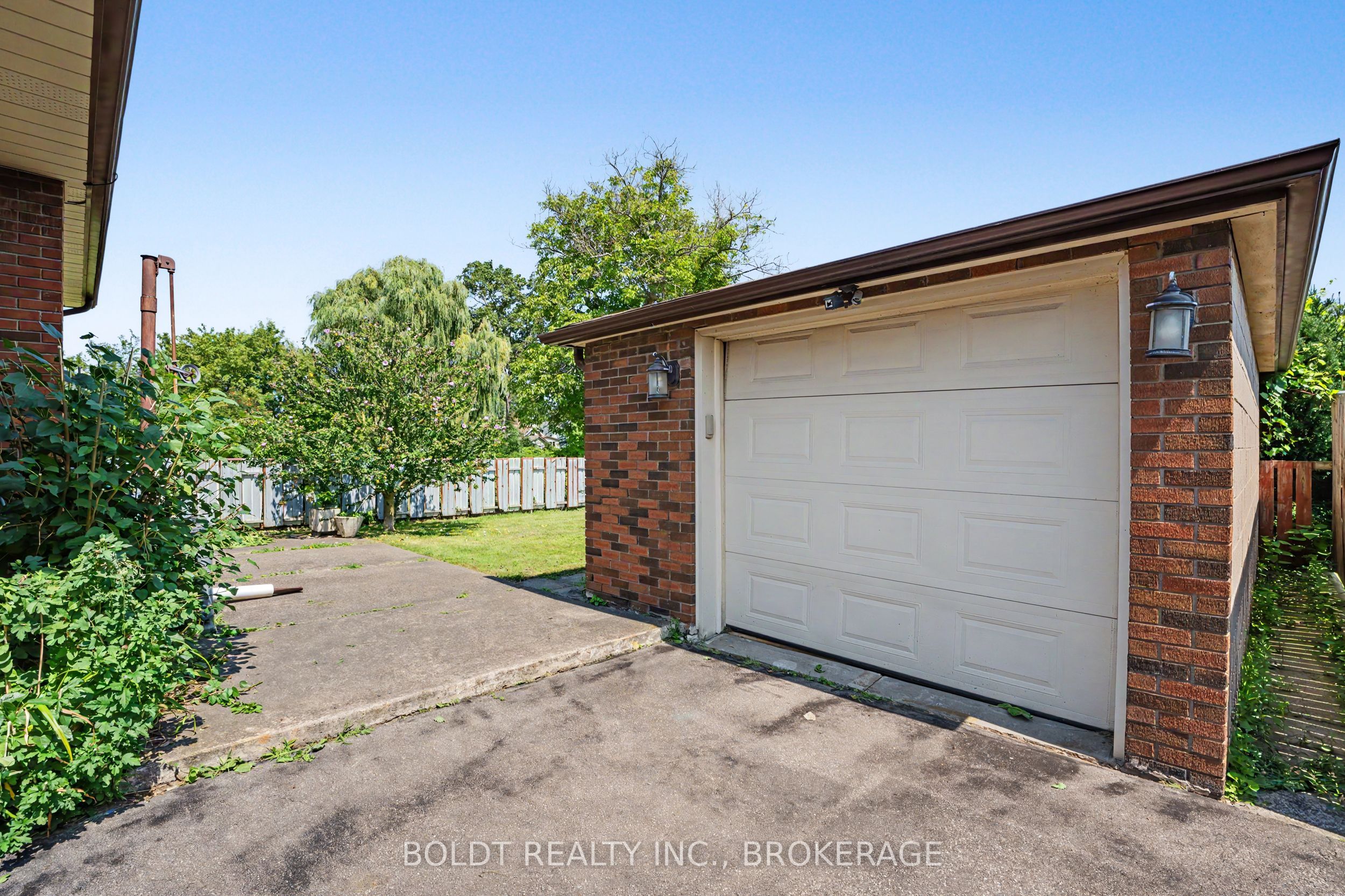 5568 Drummond Road Property Photo 21