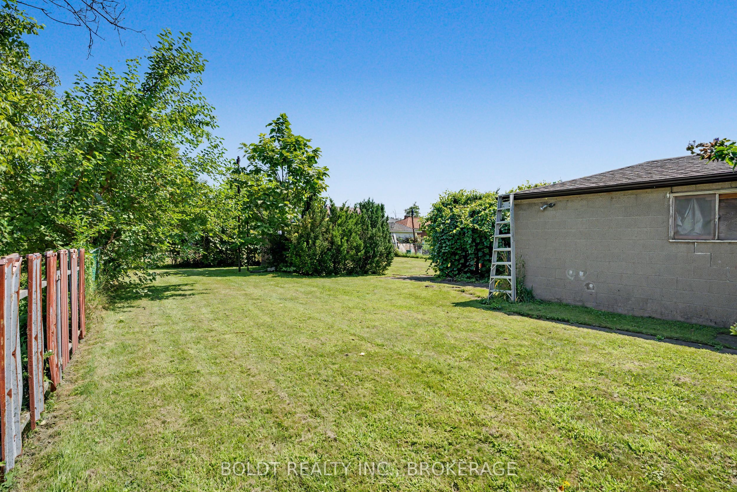 5568 Drummond Road Property Photo 23