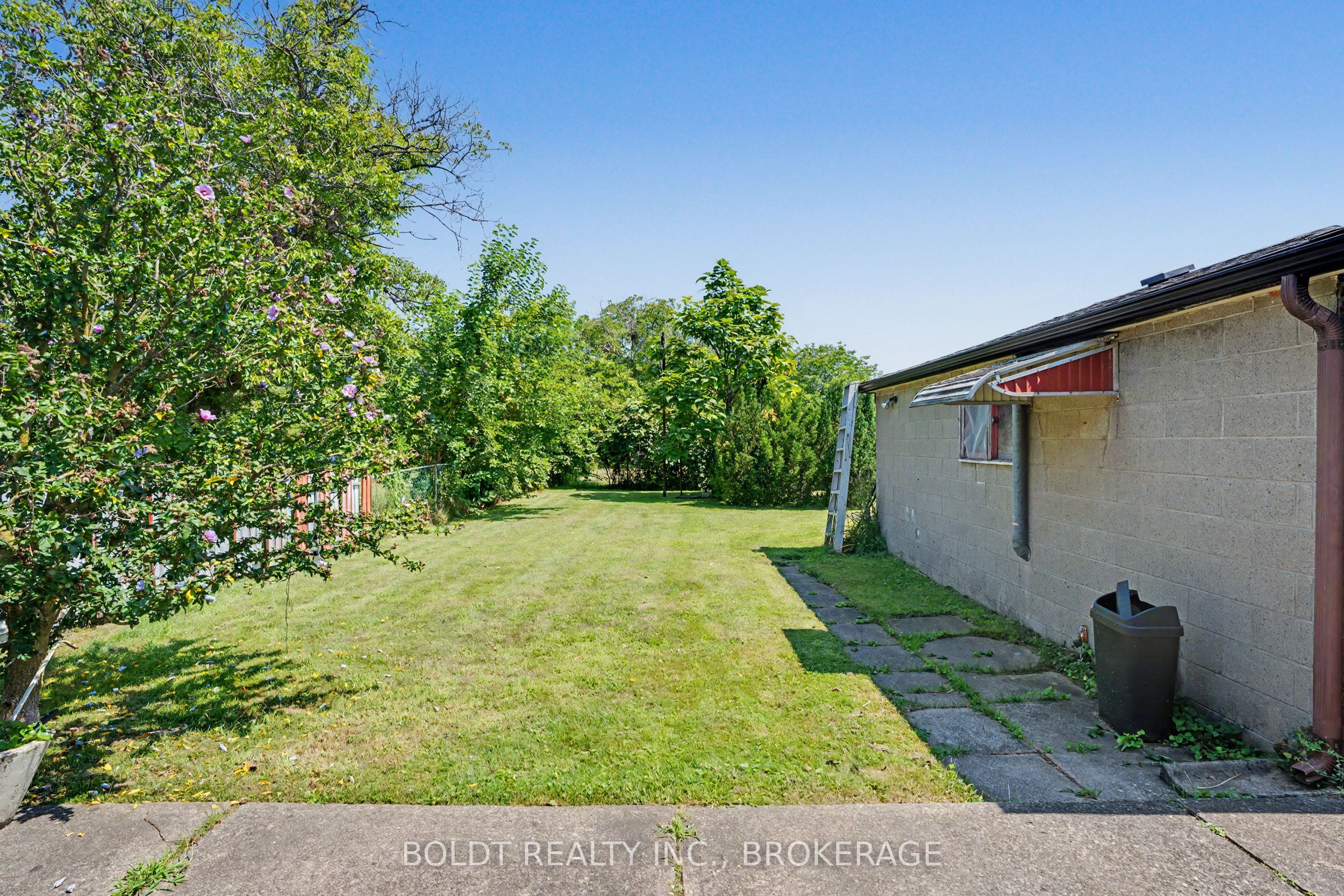 5568 Drummond Road Property Photo 24
