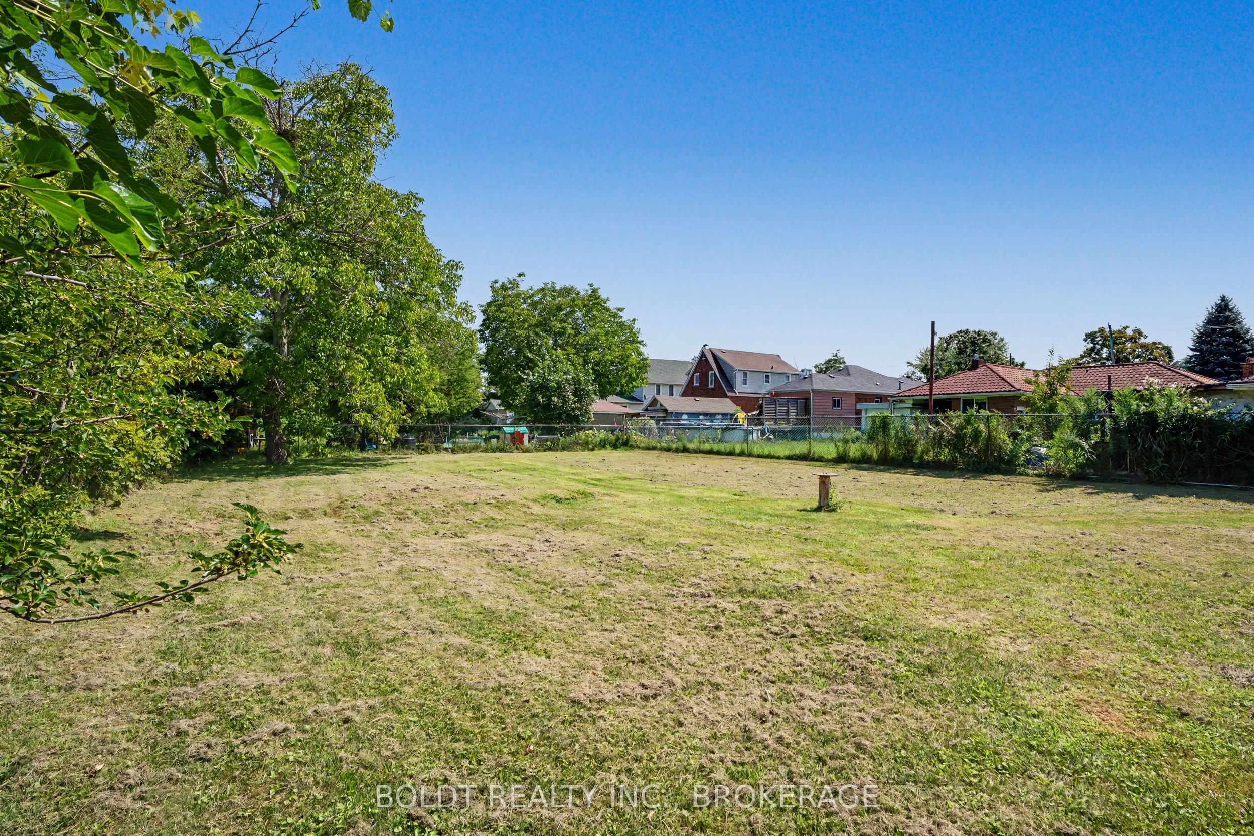 5568 Drummond Road Property Photo 29