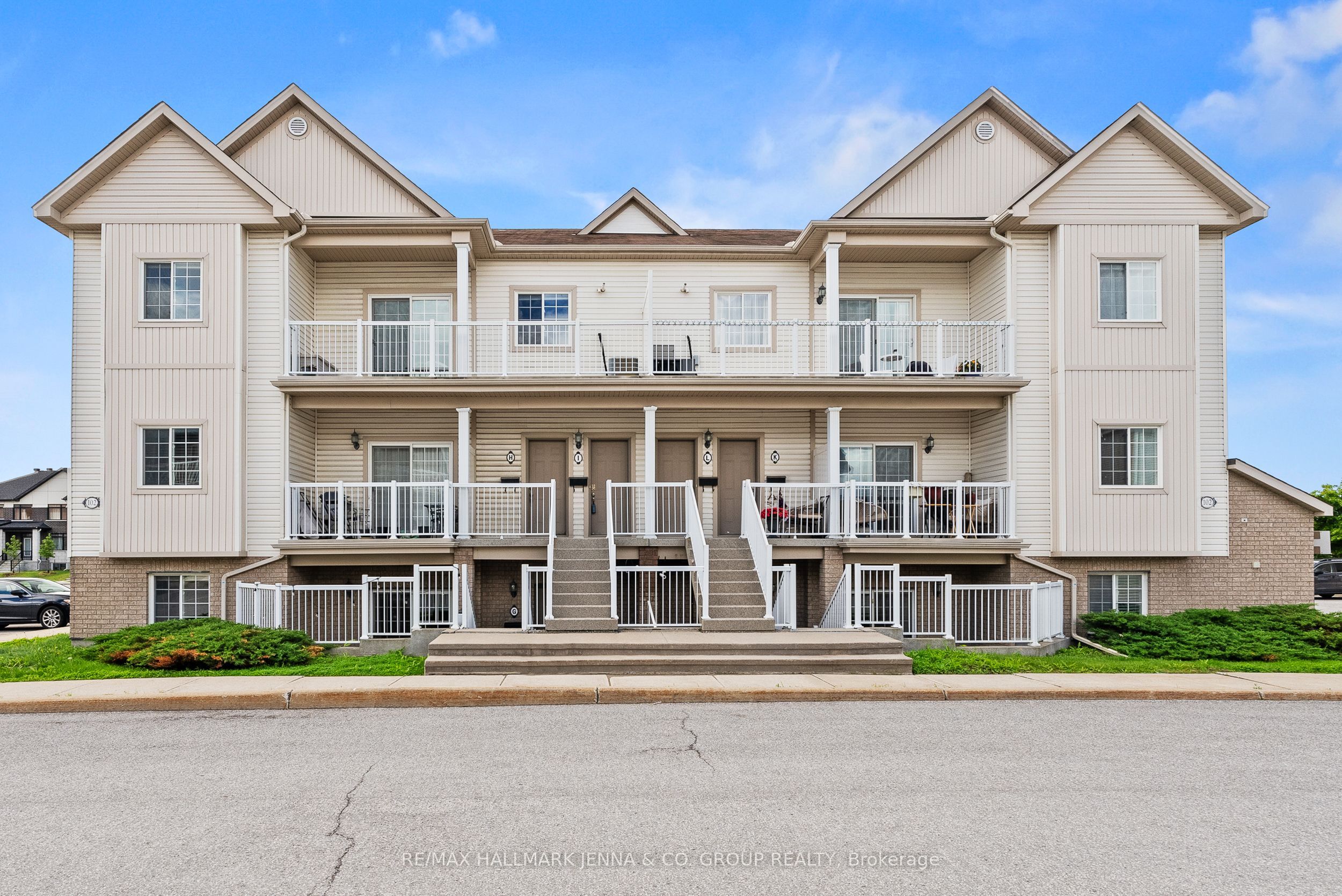 102 Artesa Private G Property Photo 1