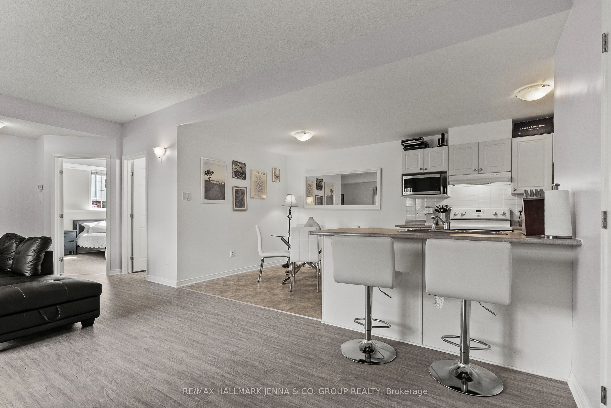 102 Artesa Private G Property Photo 4