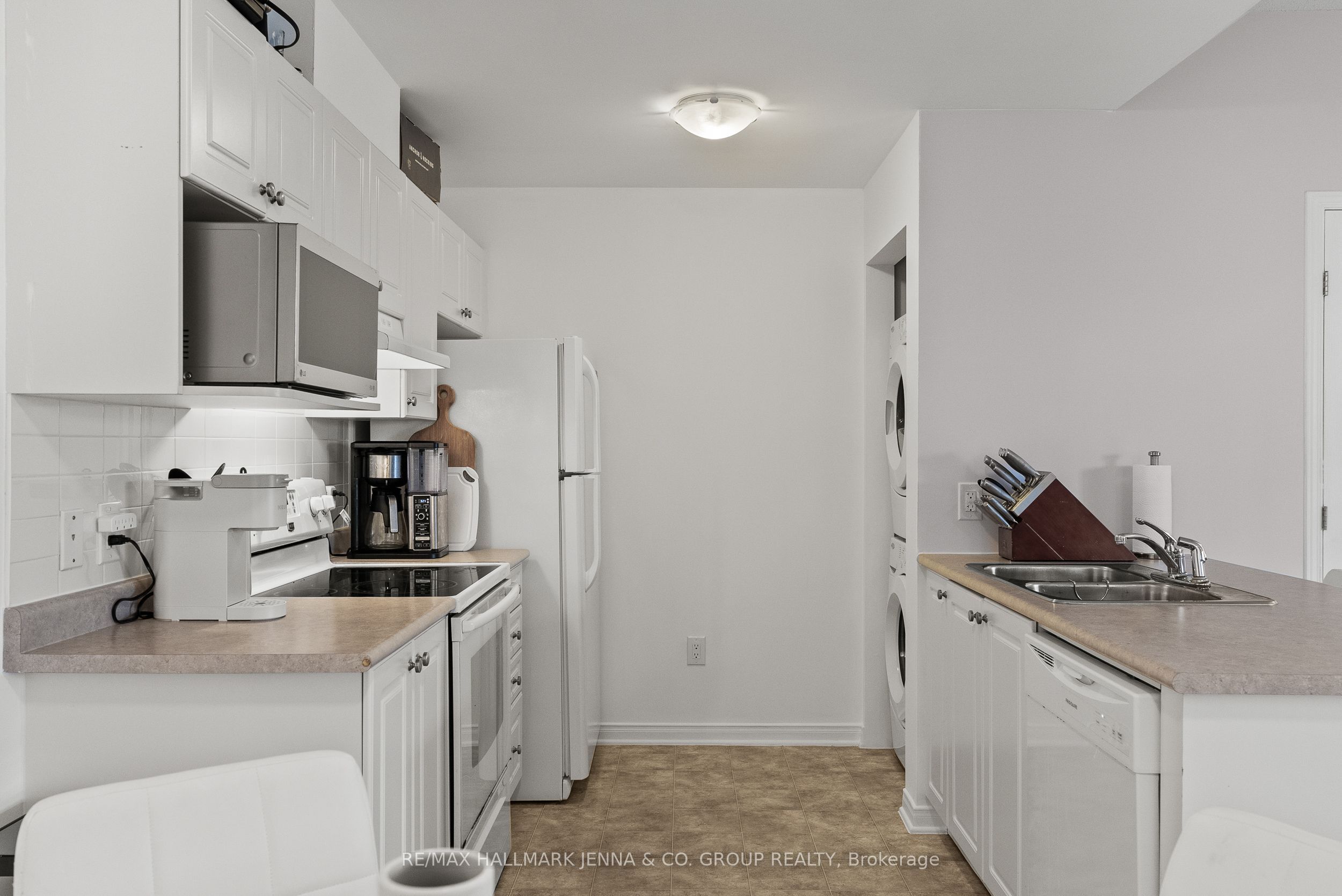 102 Artesa Private G Property Photo 6