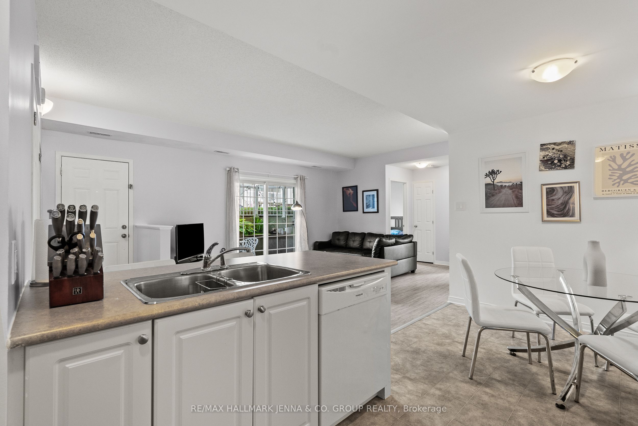 102 Artesa Private G Property Photo 10