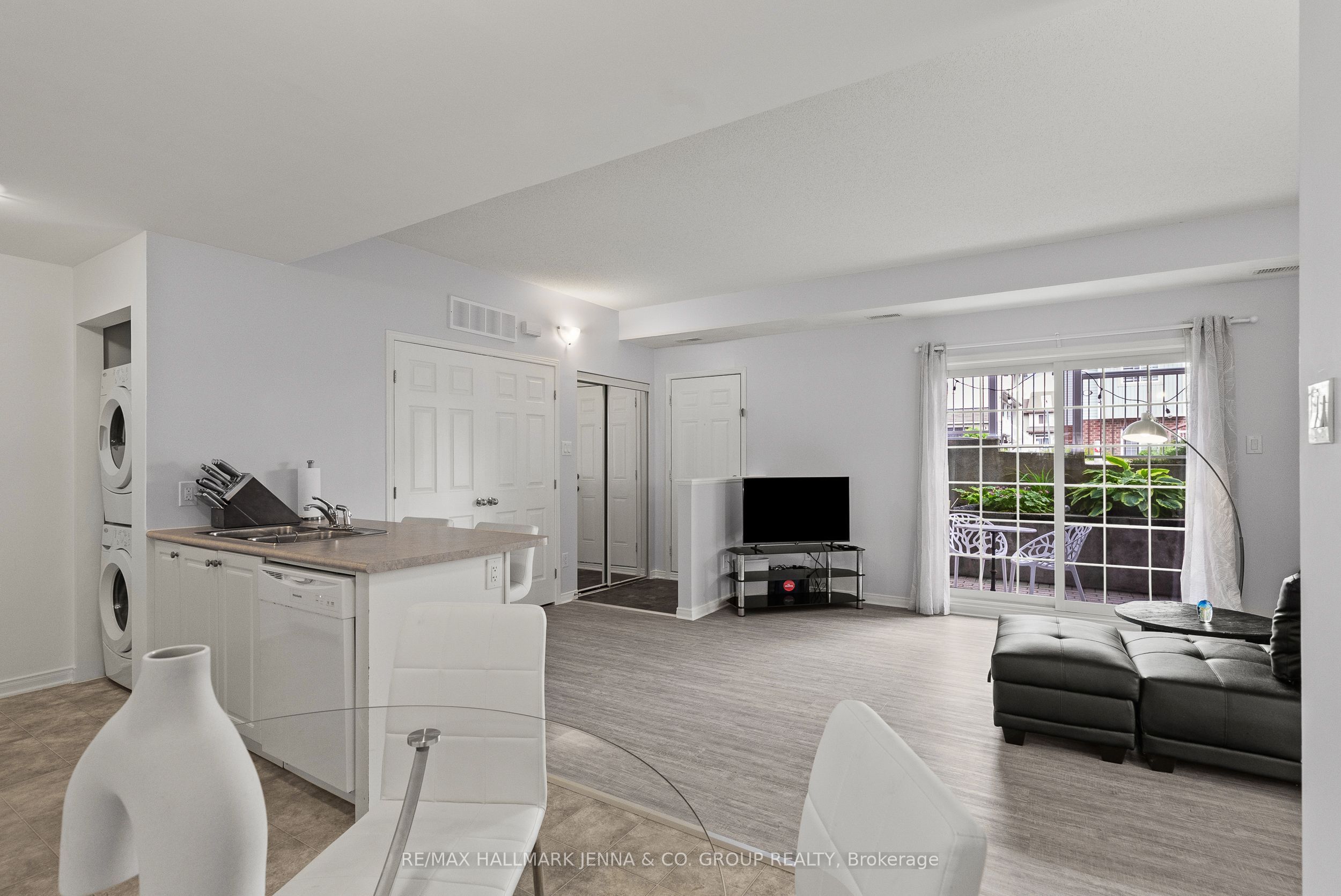 102 Artesa Private G Property Photo 12