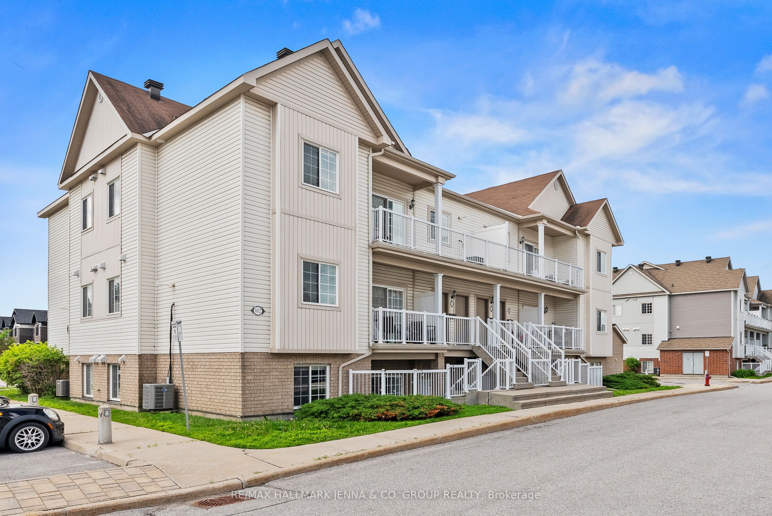102 Artesa Private G Property Photo 23