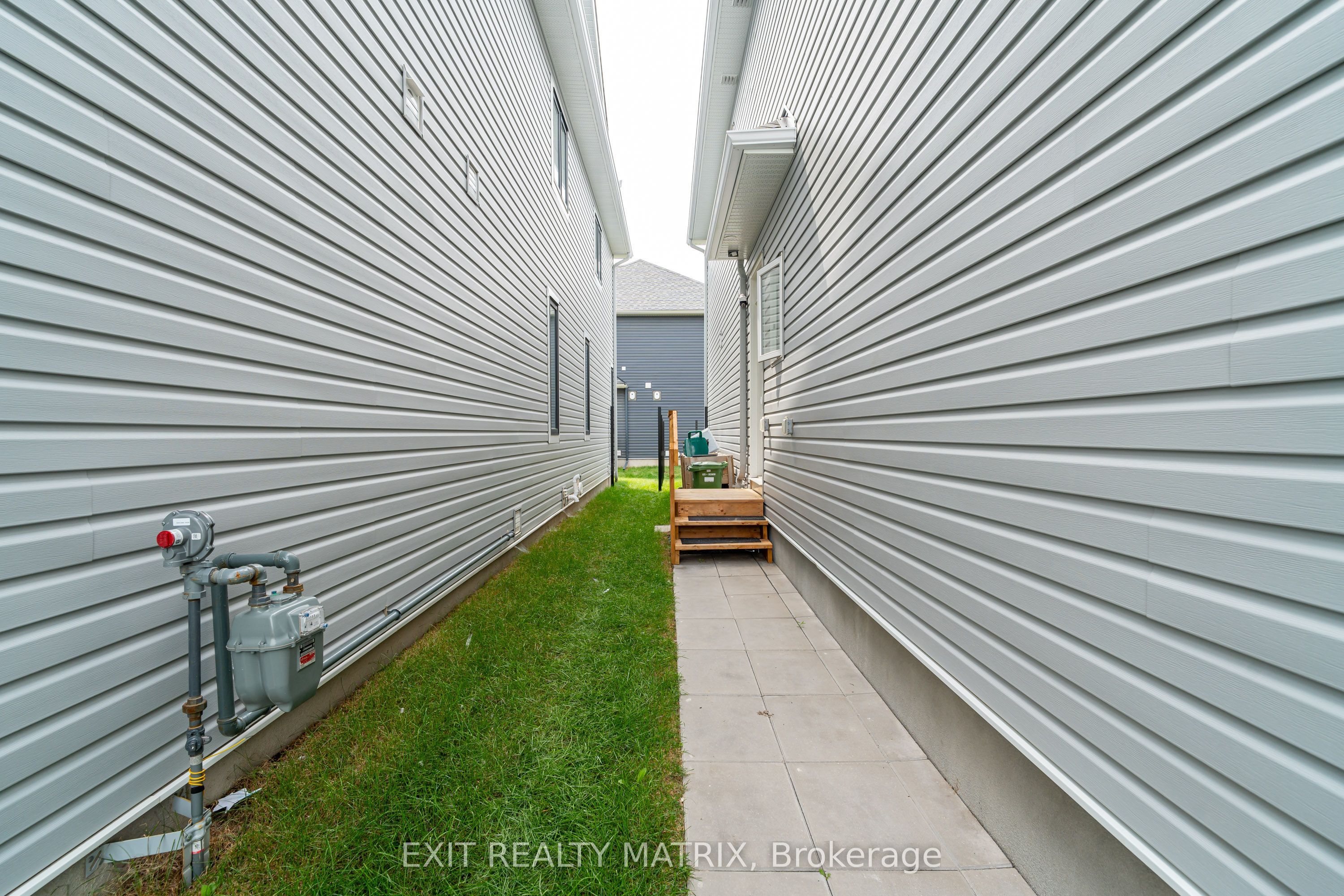 161 Massalia Crescent B Property Photo 2