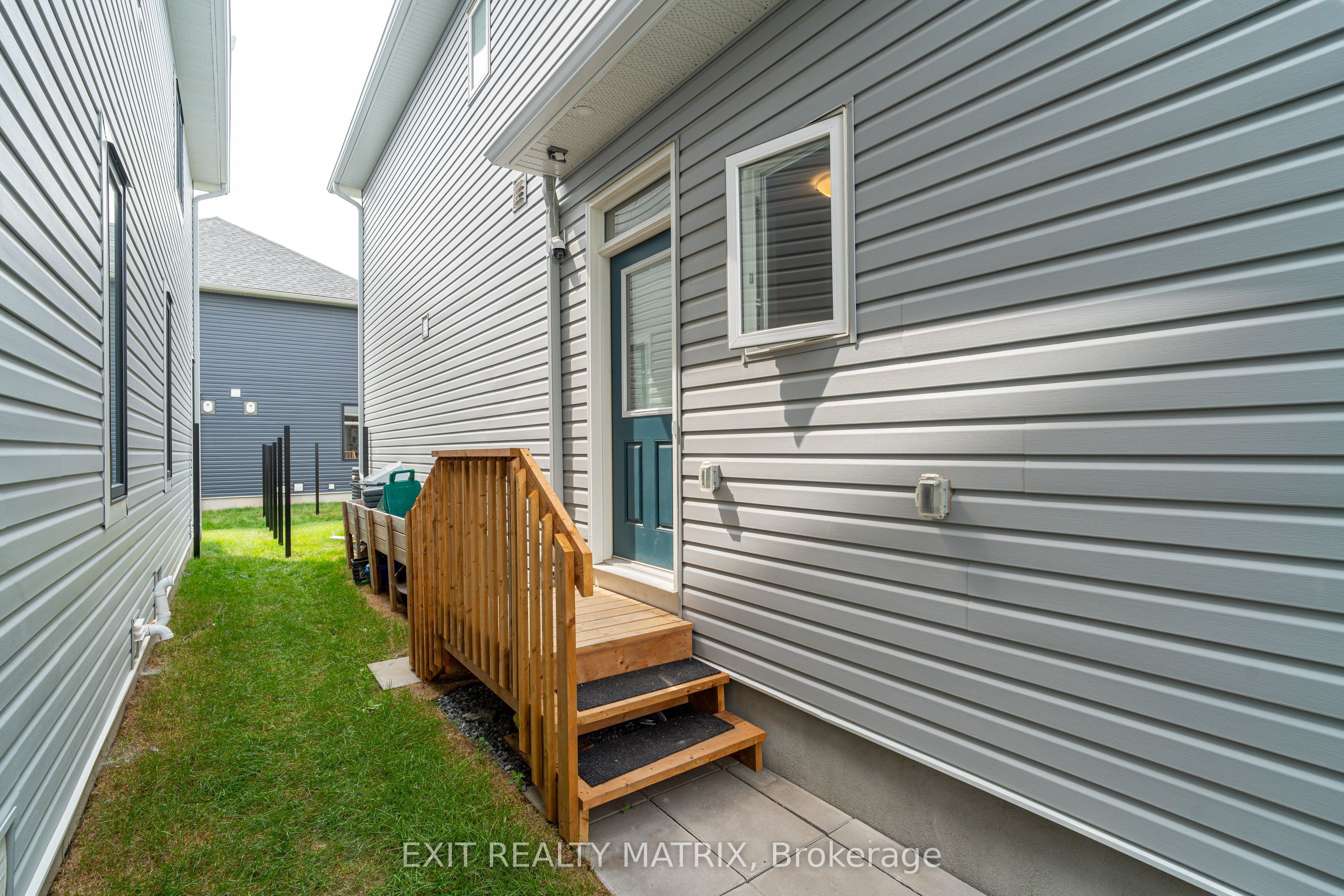 161 Massalia Crescent B Property Photo 3
