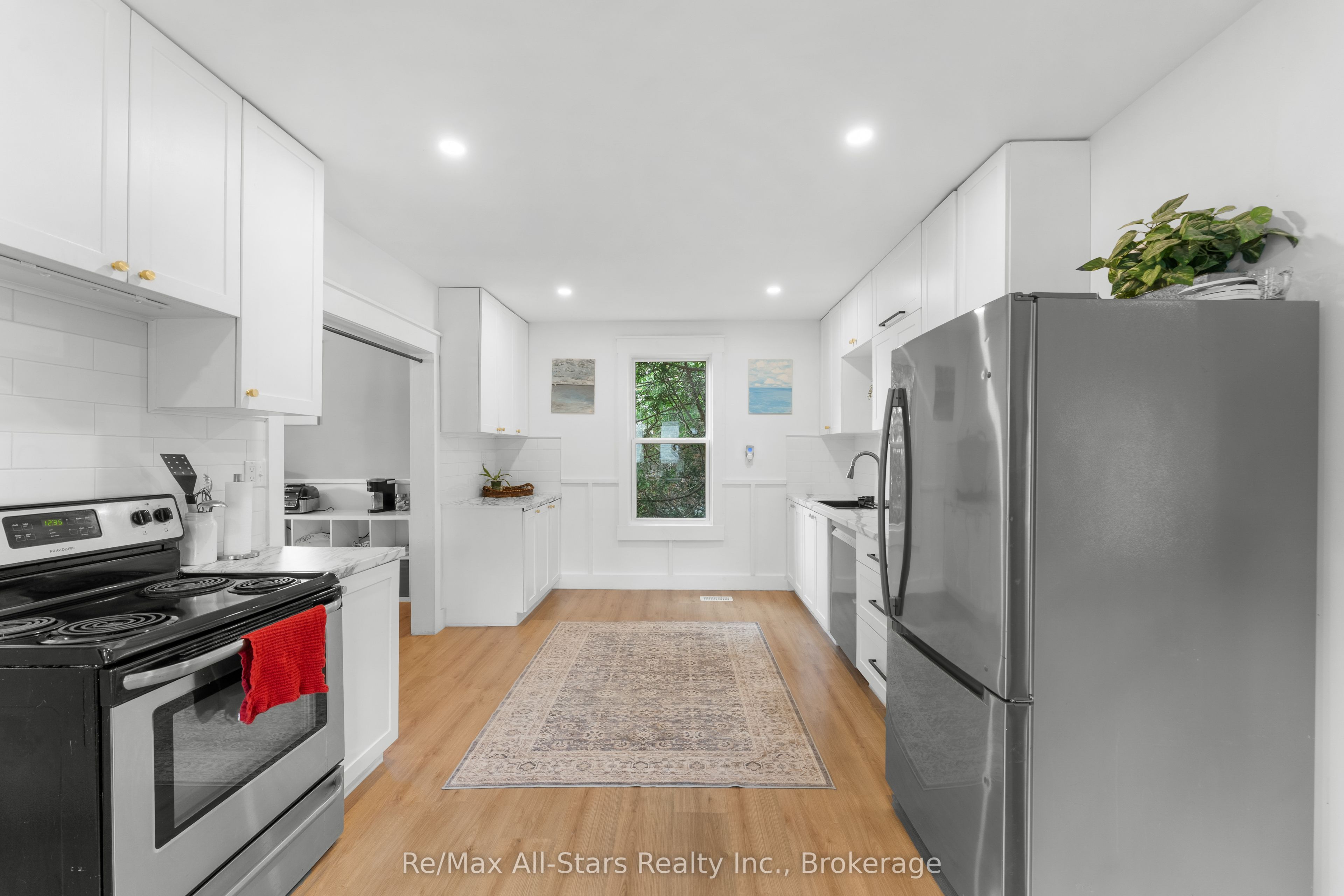 21 Francis Street E Property Photo 11