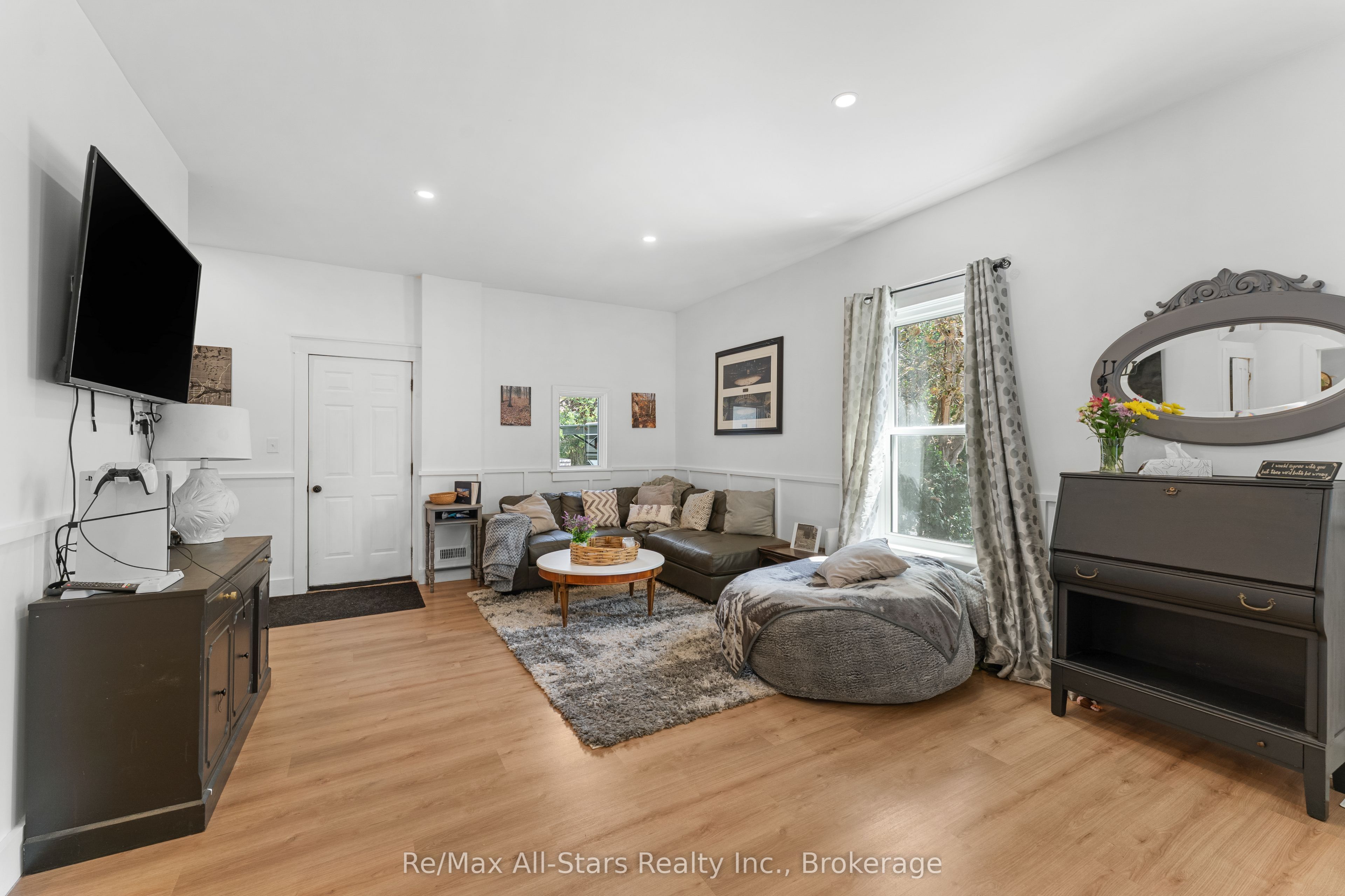 21 Francis Street E Property Photo 15