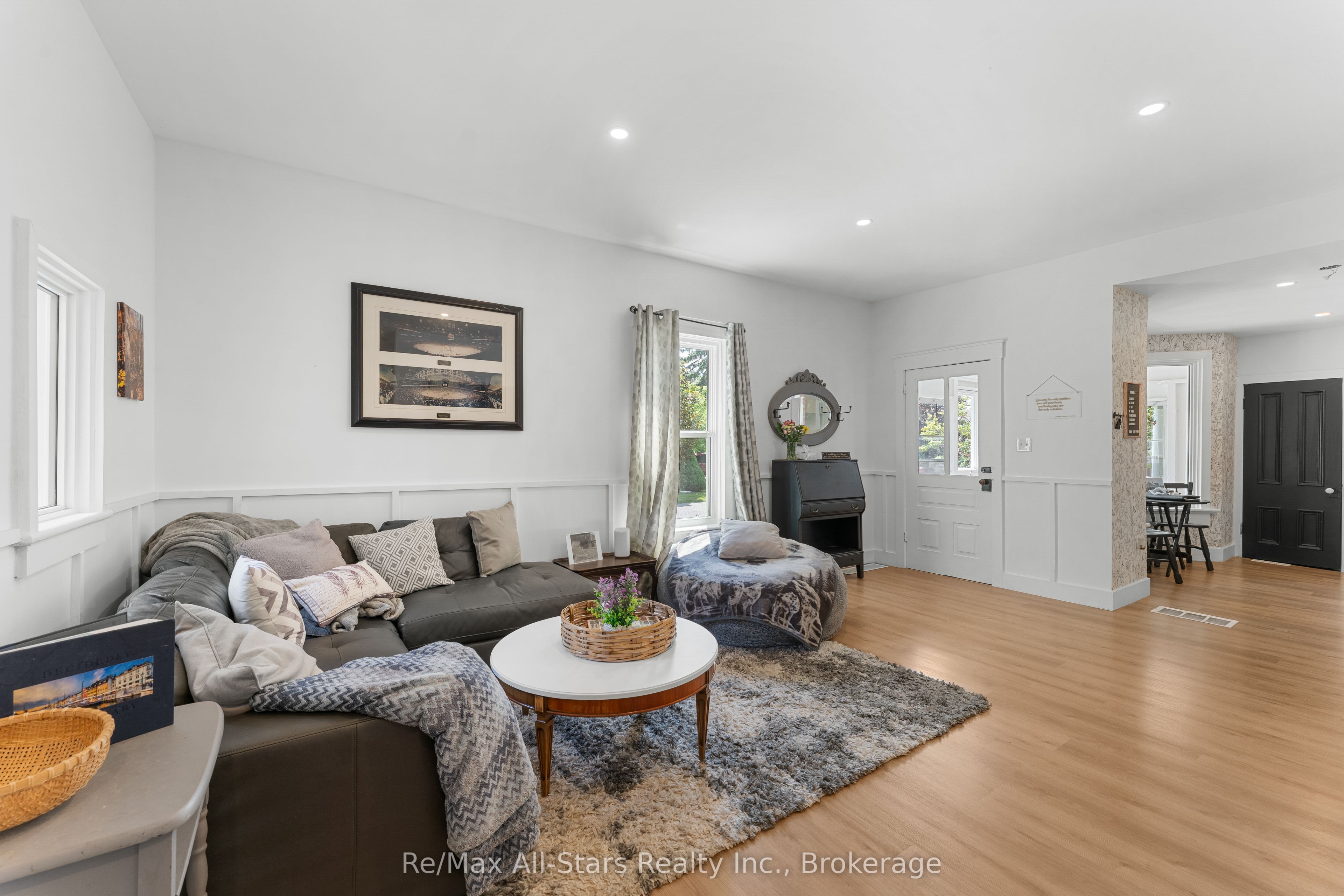 21 Francis Street E Property Photo 17