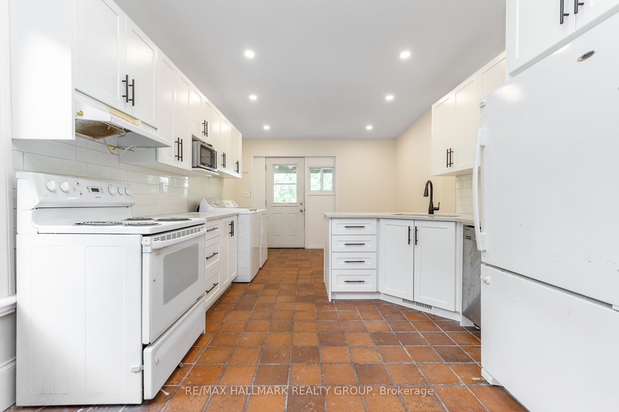 127 Henderson Avenue Unit A Property Photo 3