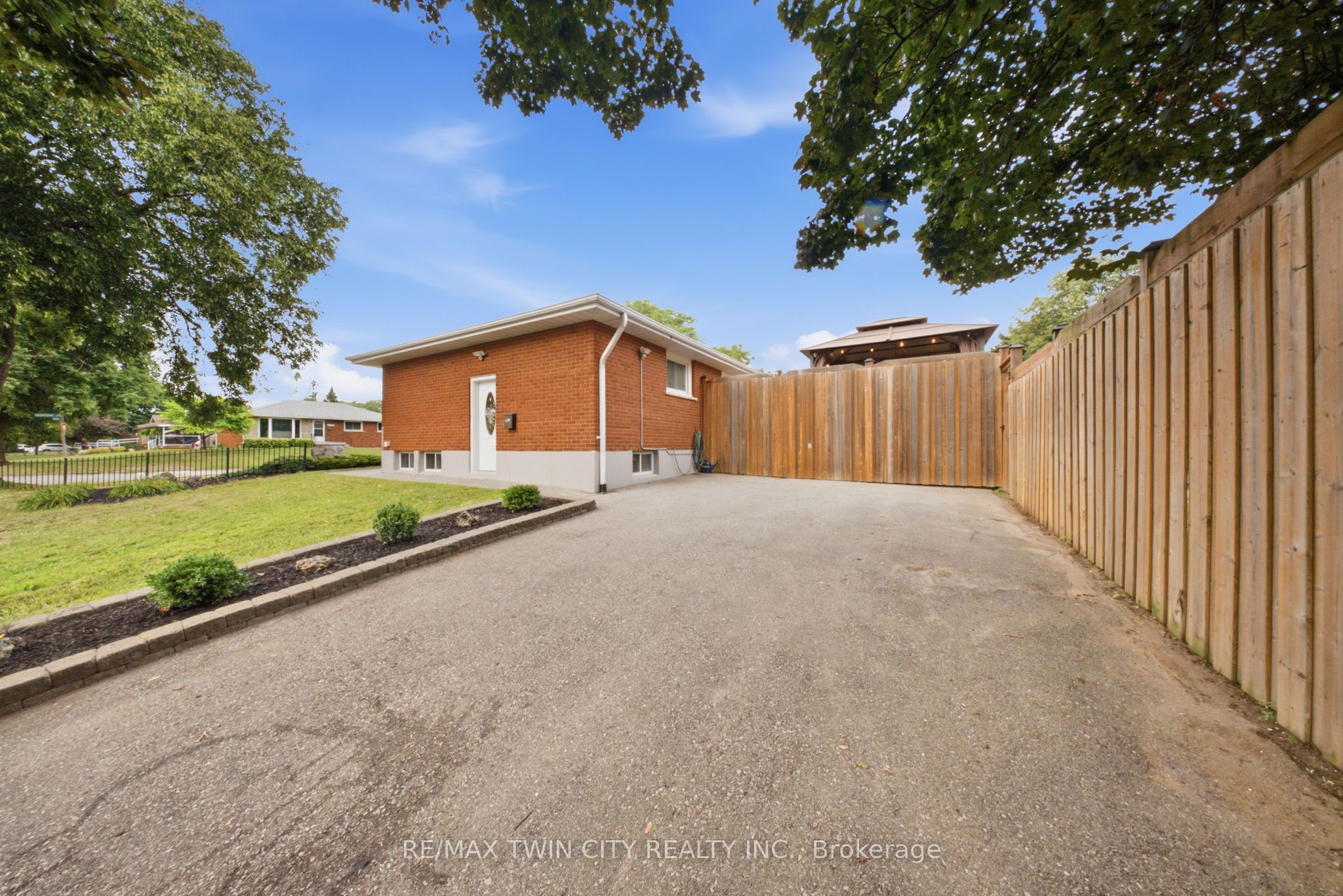 2 Frontenac Avenue Property Photo 5