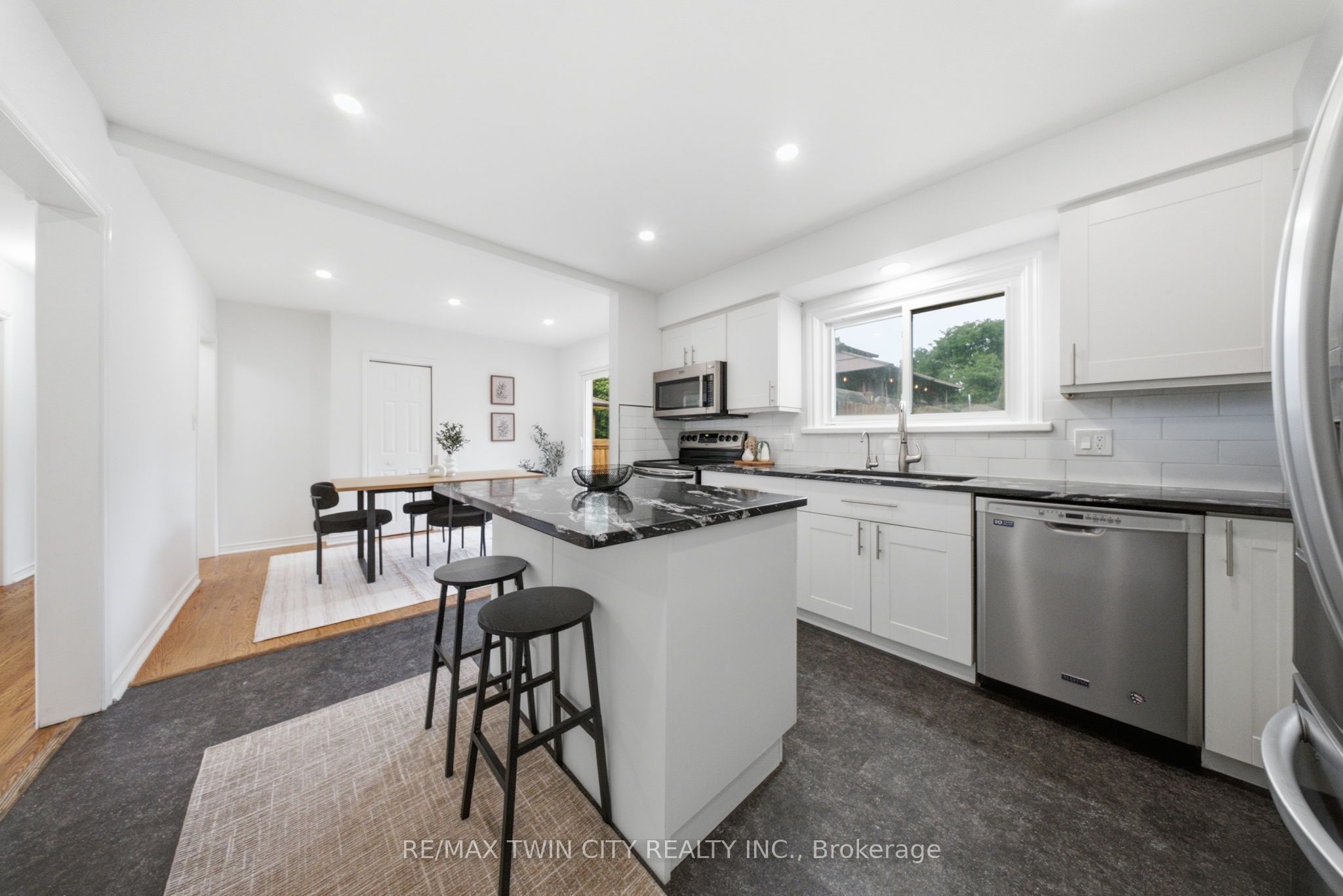 2 Frontenac Avenue Property Photo 9