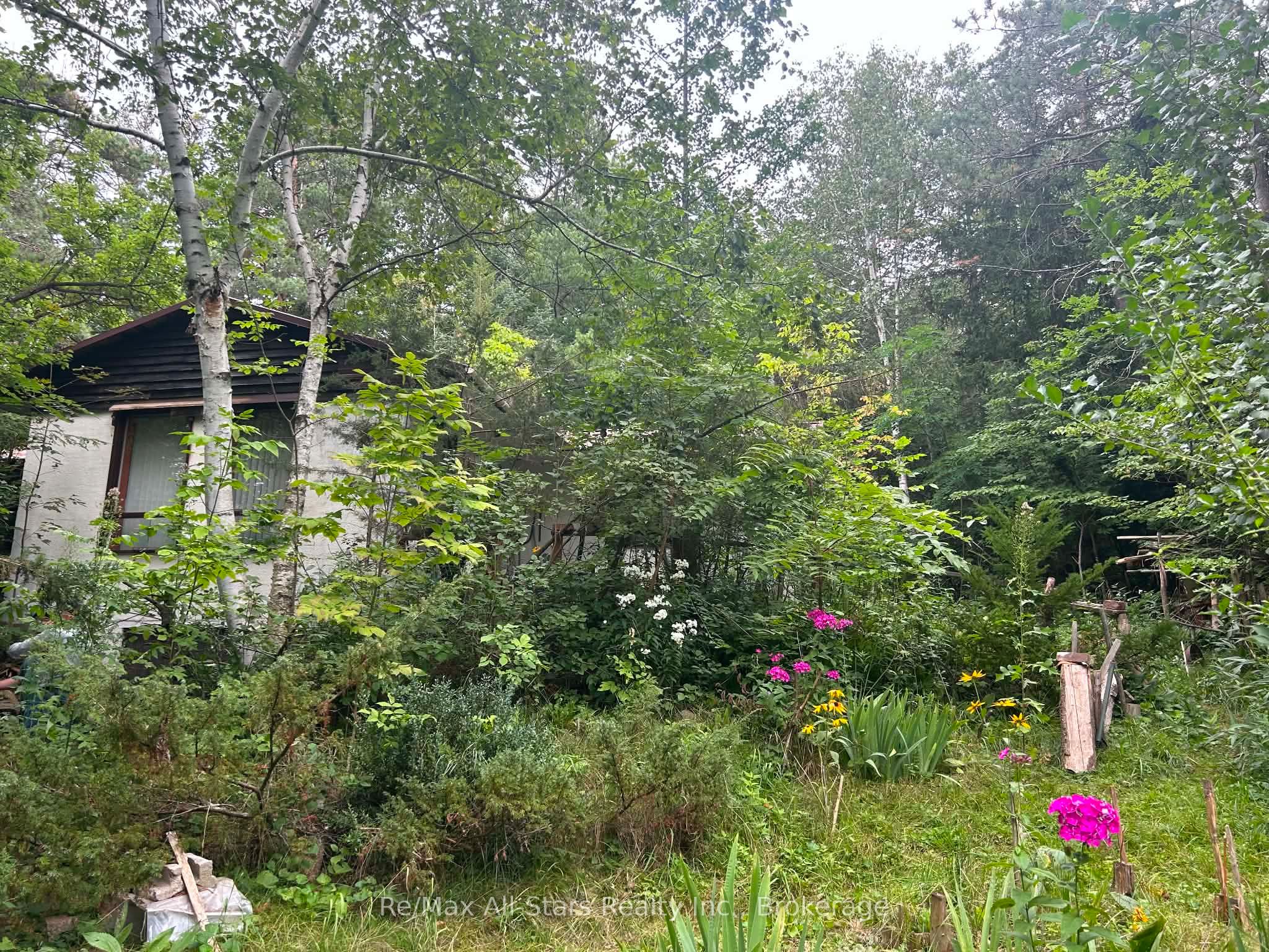 136 Oakdene Crescent Property Photo 1
